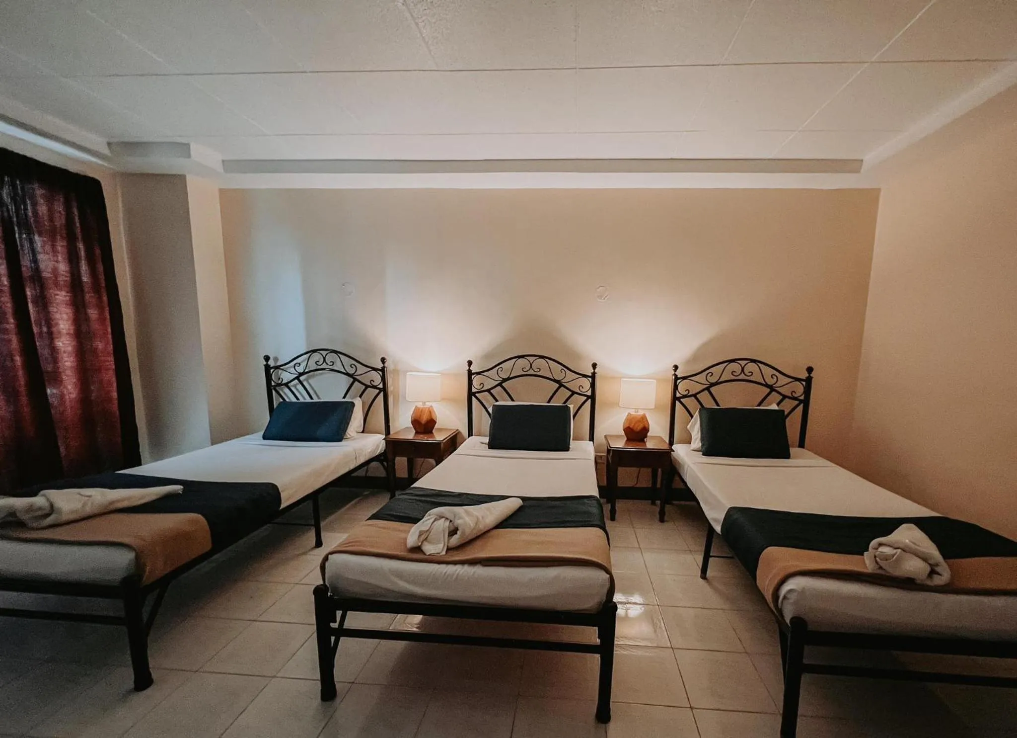 Photo of the whole room, Bed in Fuente Hotel de Cebu