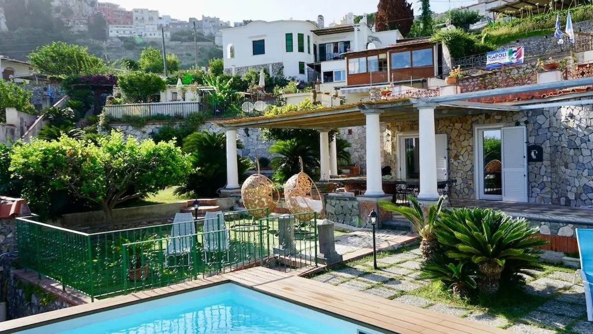 Garden view in Villa Amalu Capri Piscina e Giardino