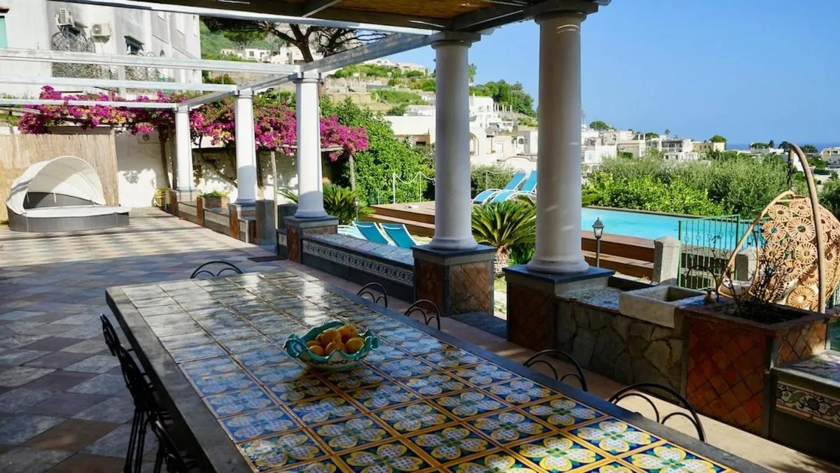 Patio in Villa Amalu Capri Piscina e Giardino
