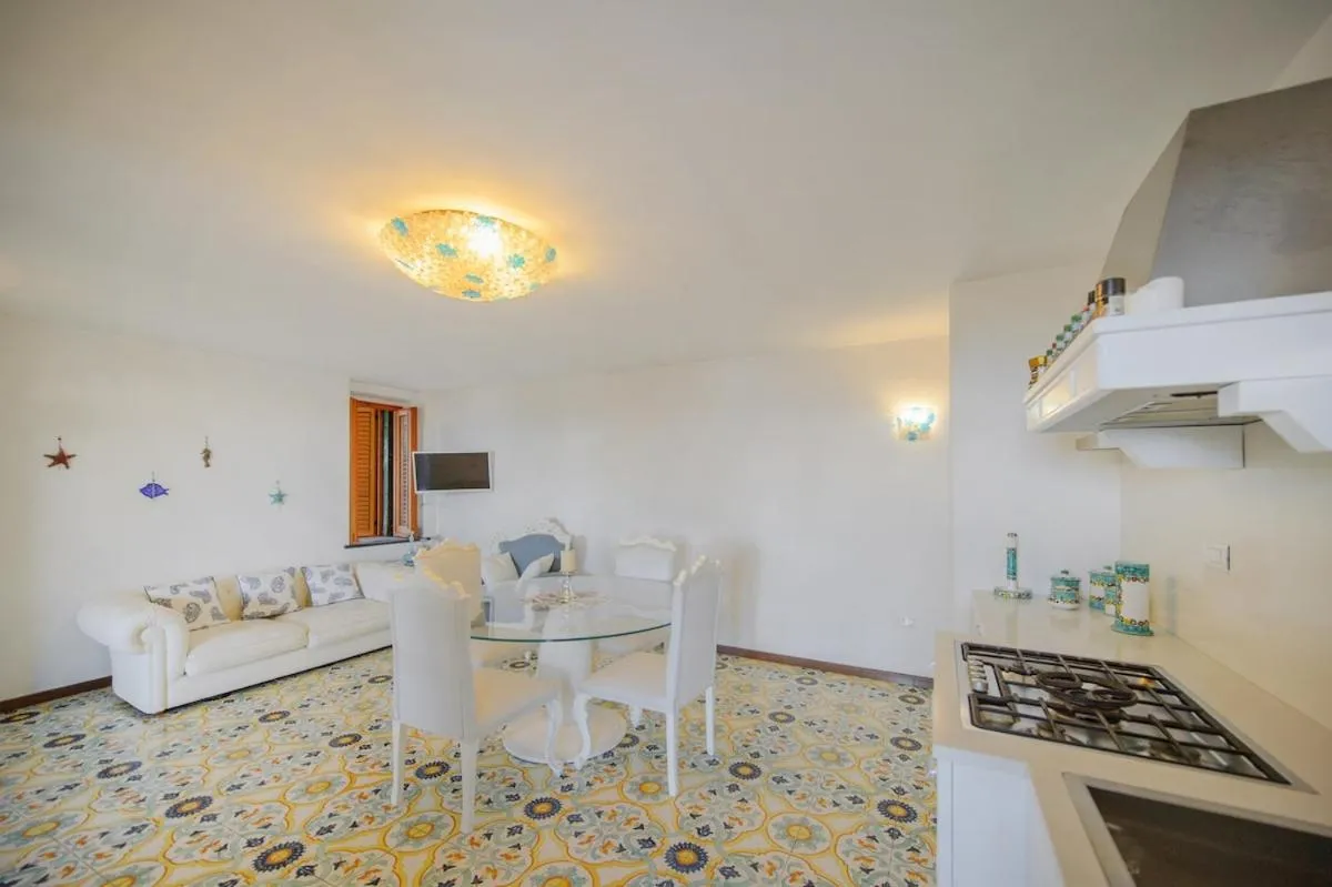 Kitchen or kitchenette in Villa Amalu Capri Piscina e Giardino