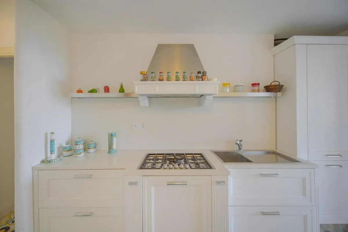 Kitchen or kitchenette in Villa Amalu Capri Piscina e Giardino
