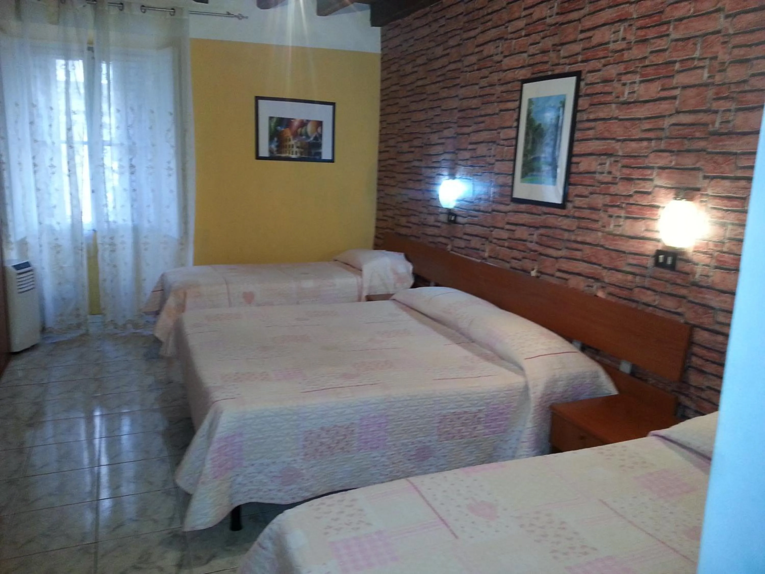 Roxena house