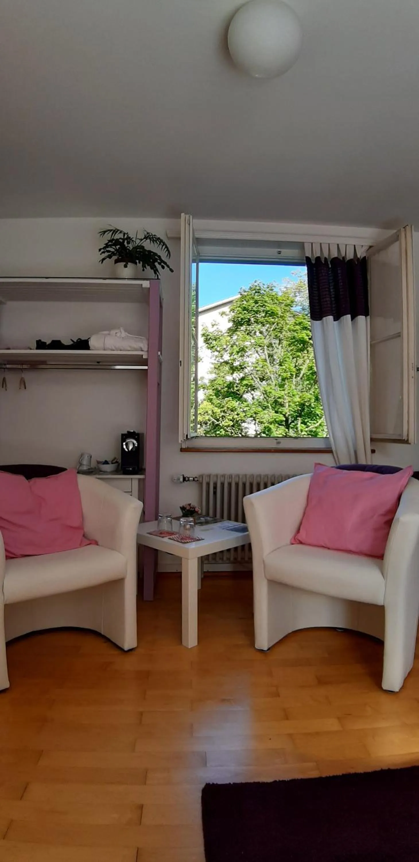 Photo of the whole room in B&B Kalimera Pratteln