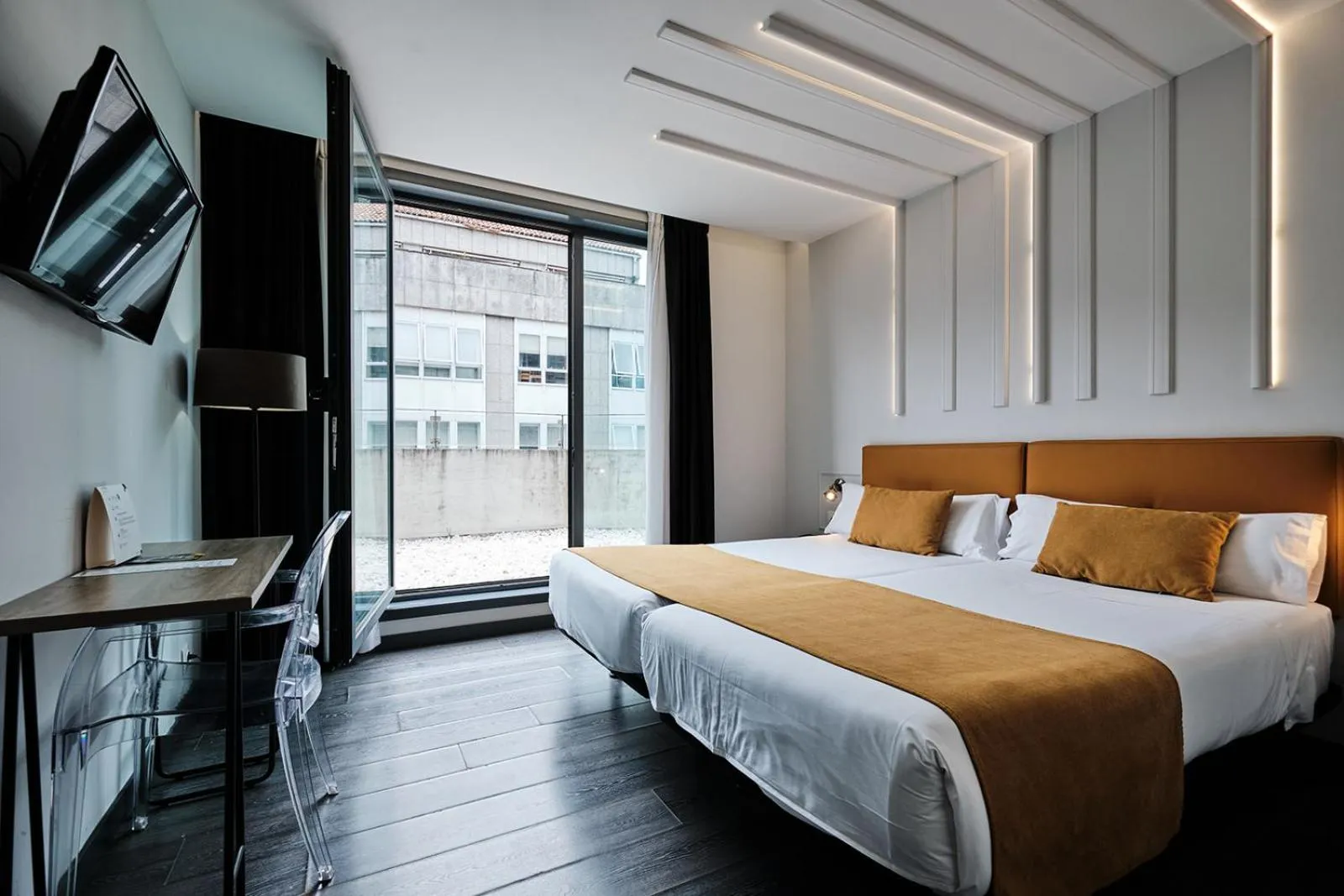 TV and multimedia, Bed in Hotel Lux Santiago