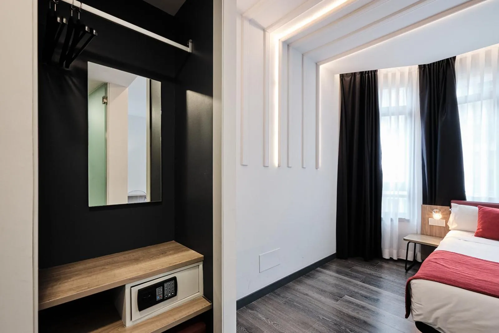 Photo of the whole room, Bed in Hotel Lux Santiago