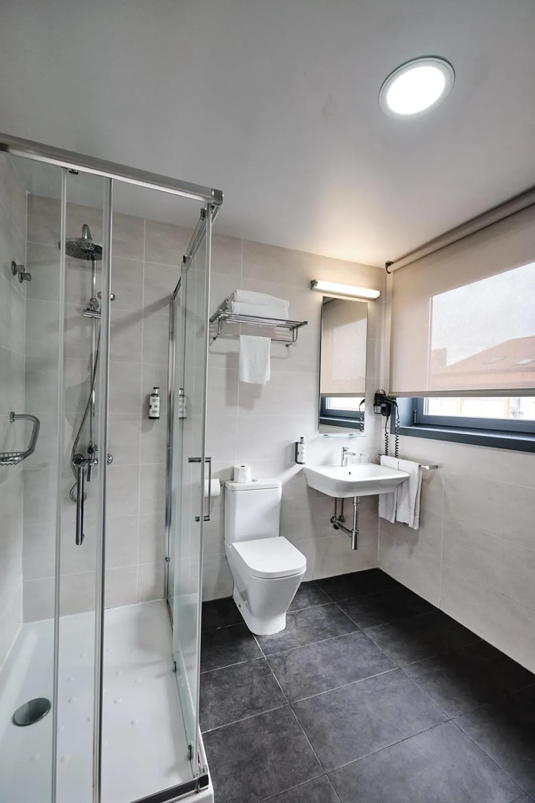 Shower in Hotel Lux Santiago