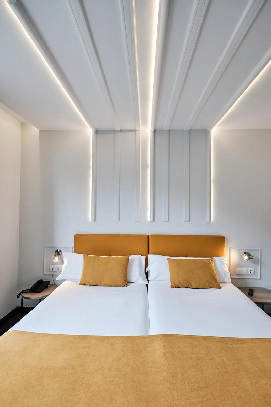 Photo of the whole room, Bed in Hotel Lux Santiago