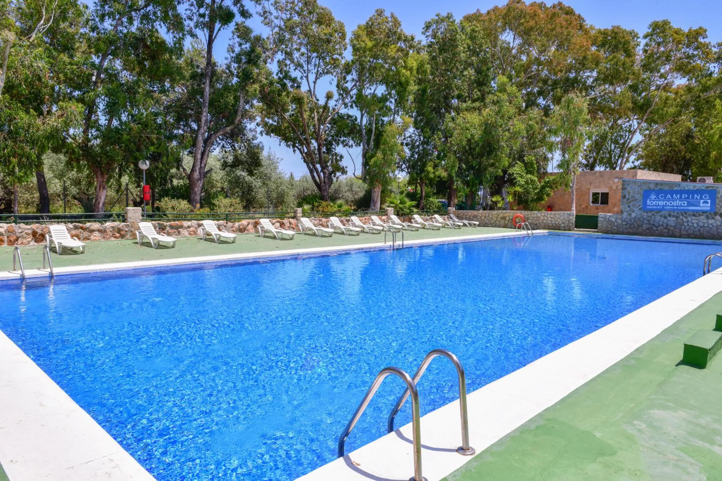 Swimming pool in Camping Torrenostra