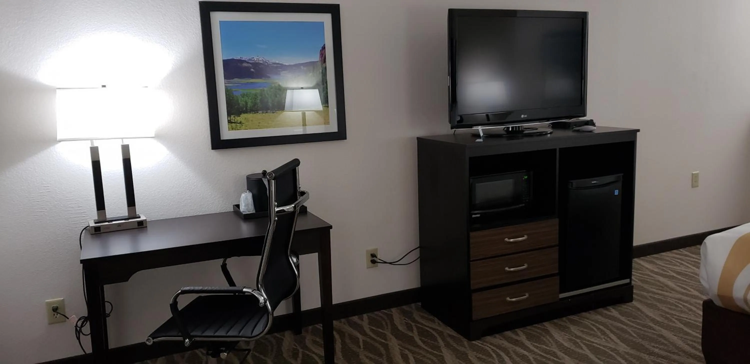 Evening entertainment in Quality Inn & Suites