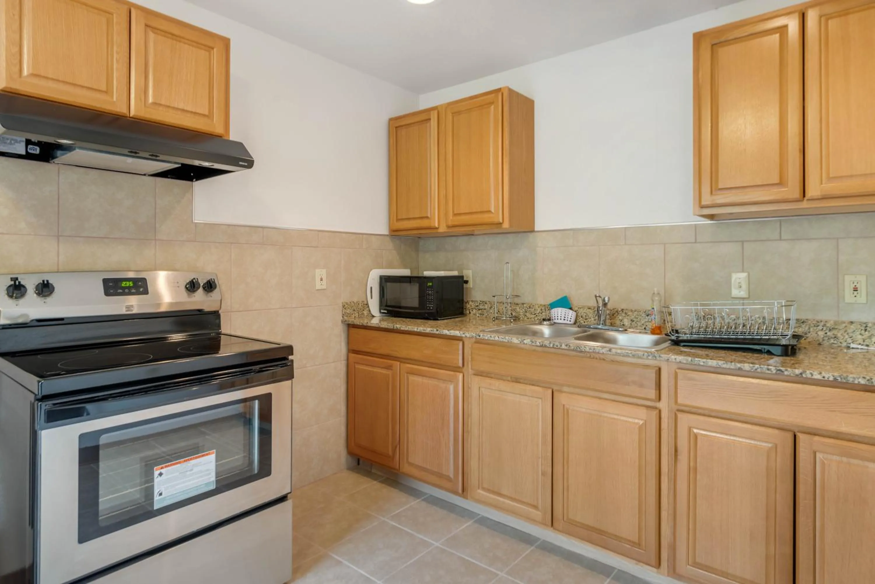 Kitchen or kitchenette in Quality Inn & Suites