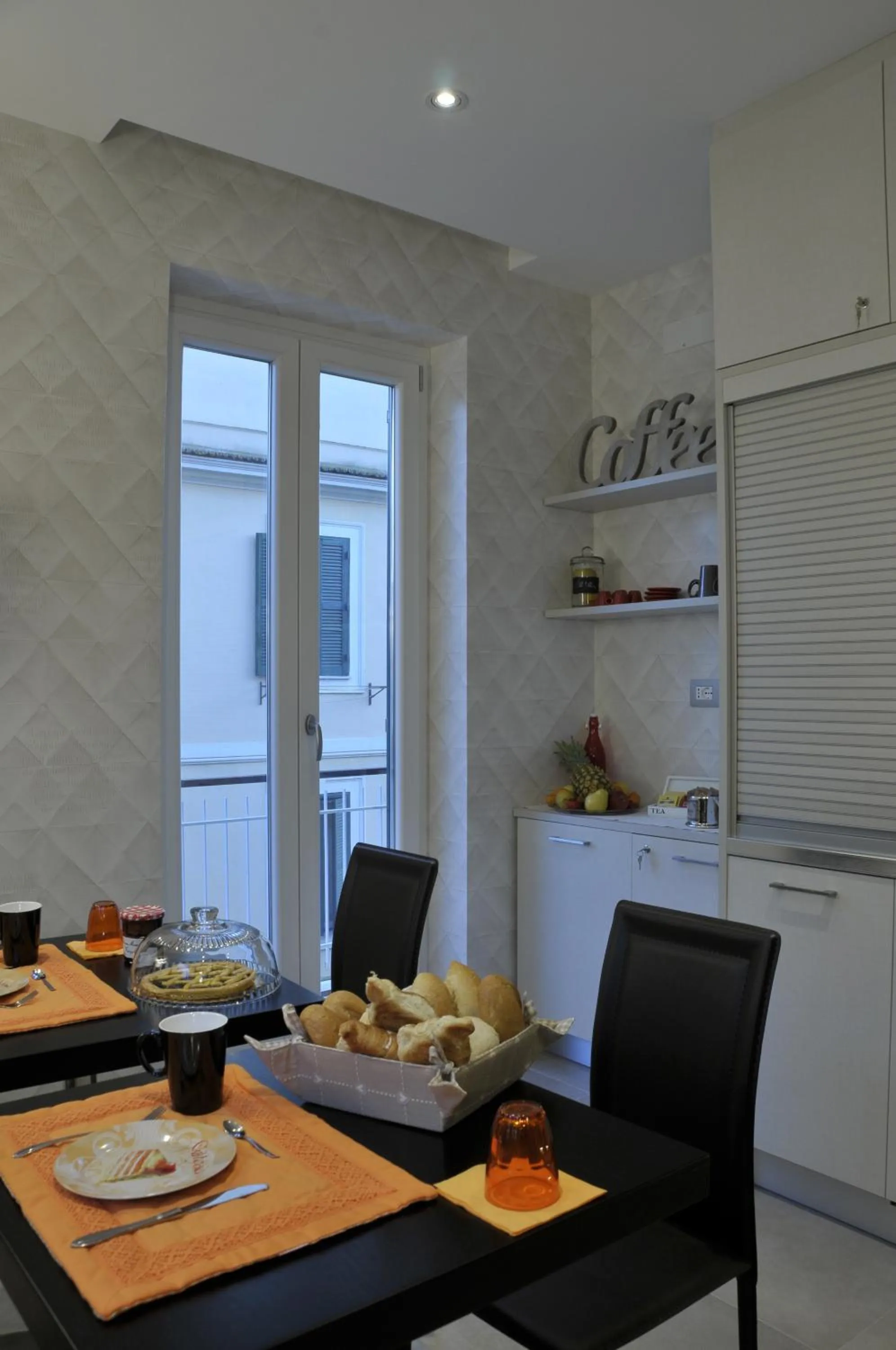 Restaurant/places to eat in Gemini Suite