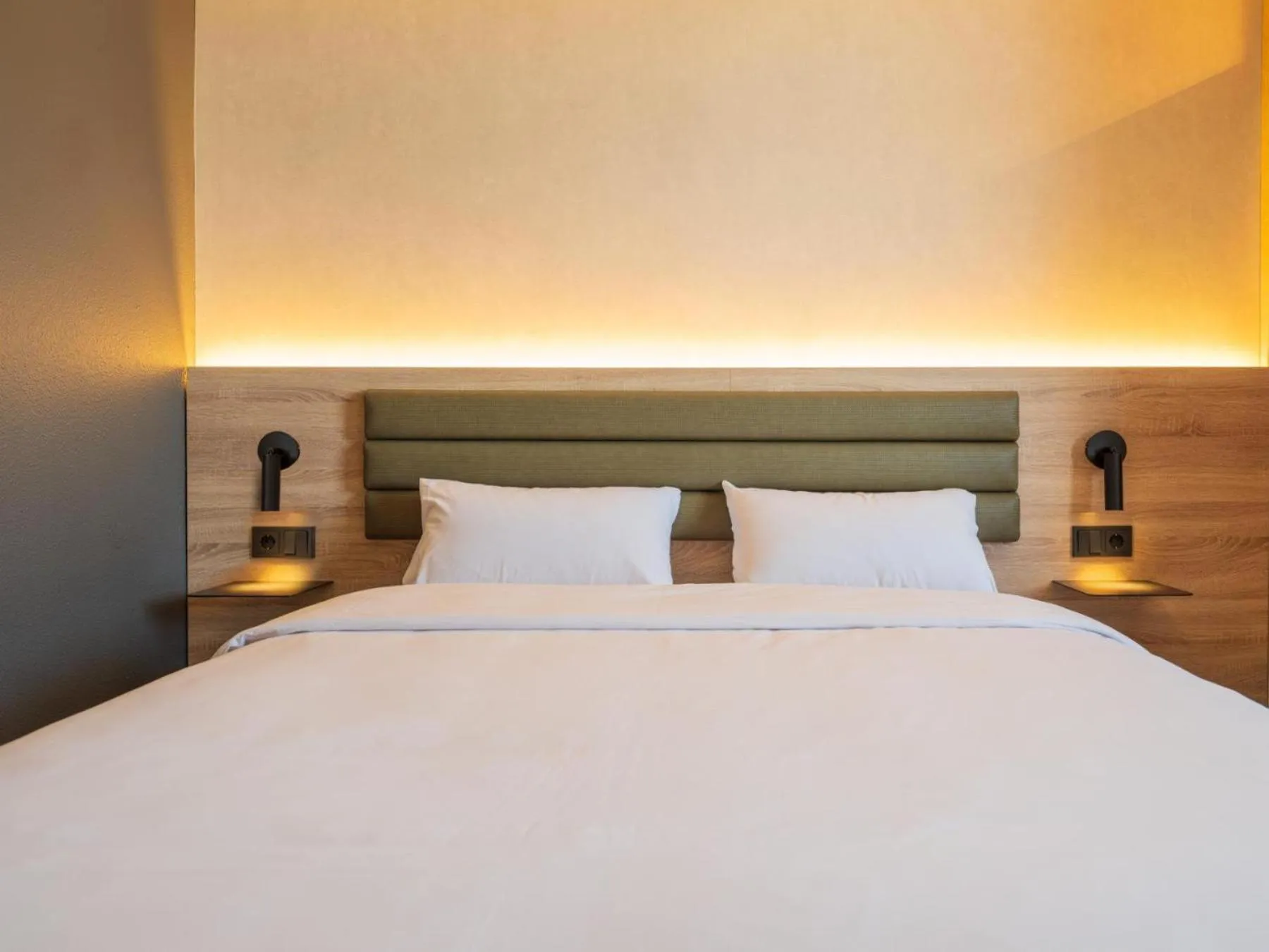Bed in Campanile Hotel & Restaurant Breda