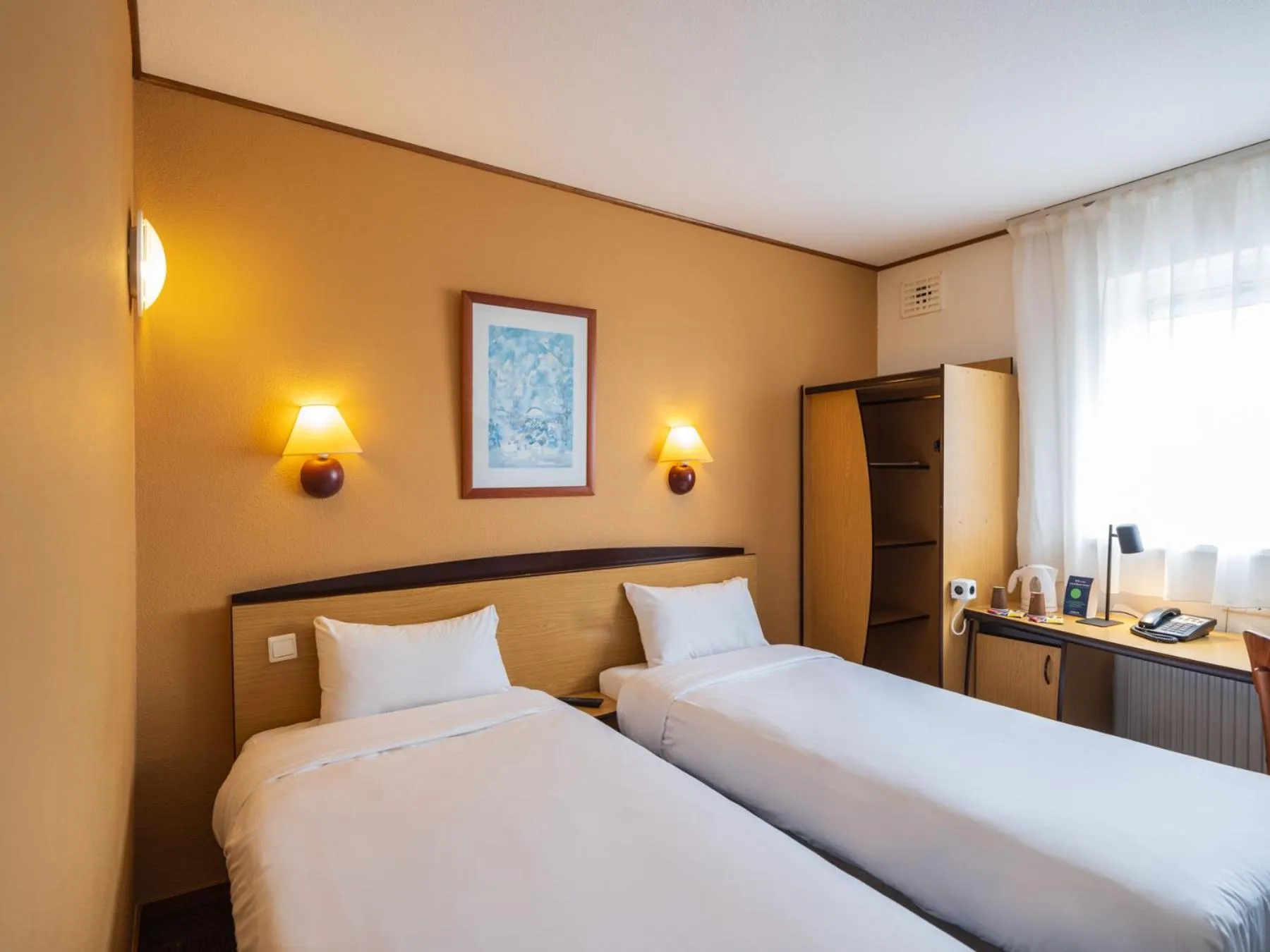 Bed in Campanile Hotel & Restaurant Breda