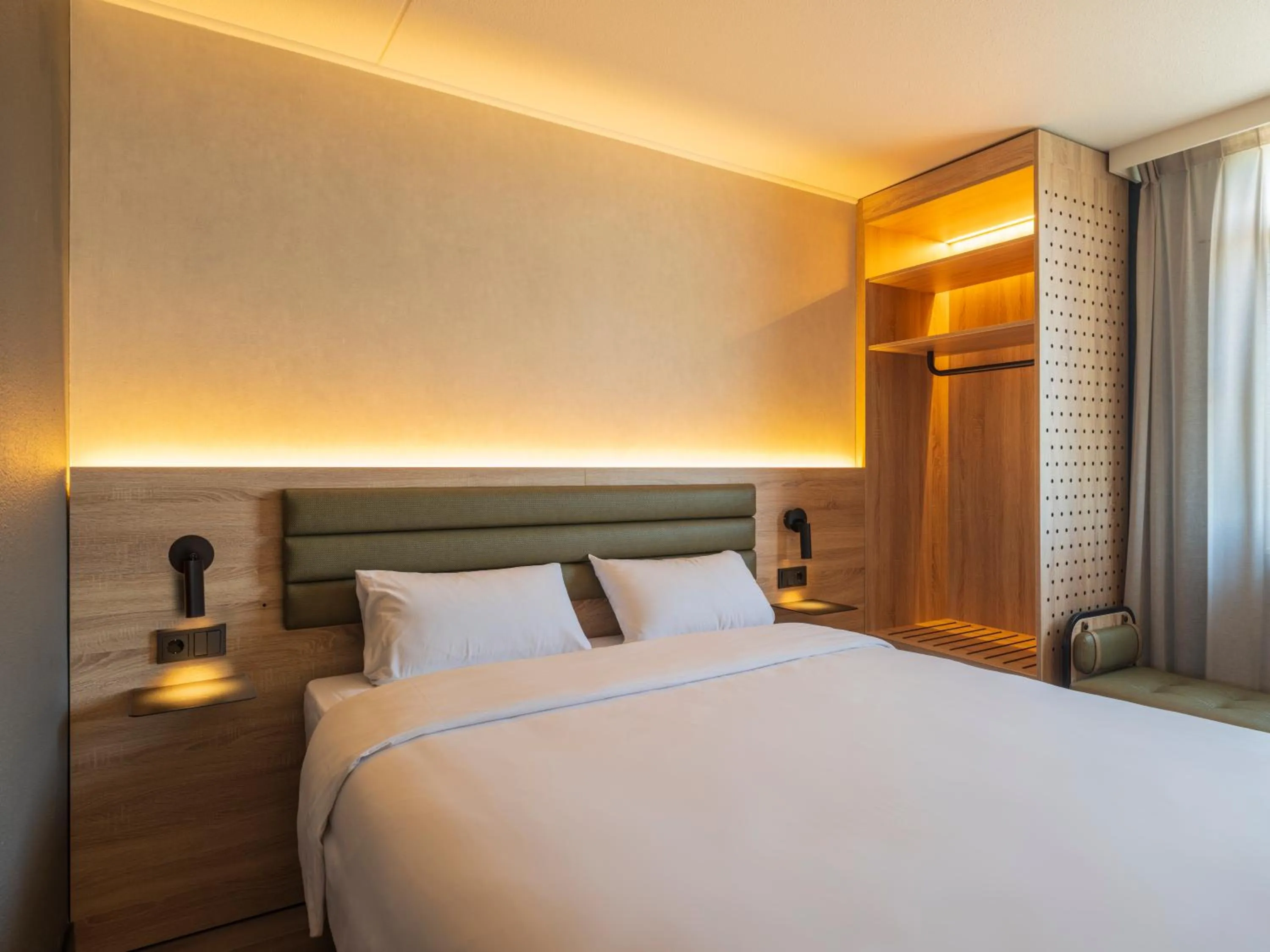 Bed in Campanile Hotel & Restaurant Breda