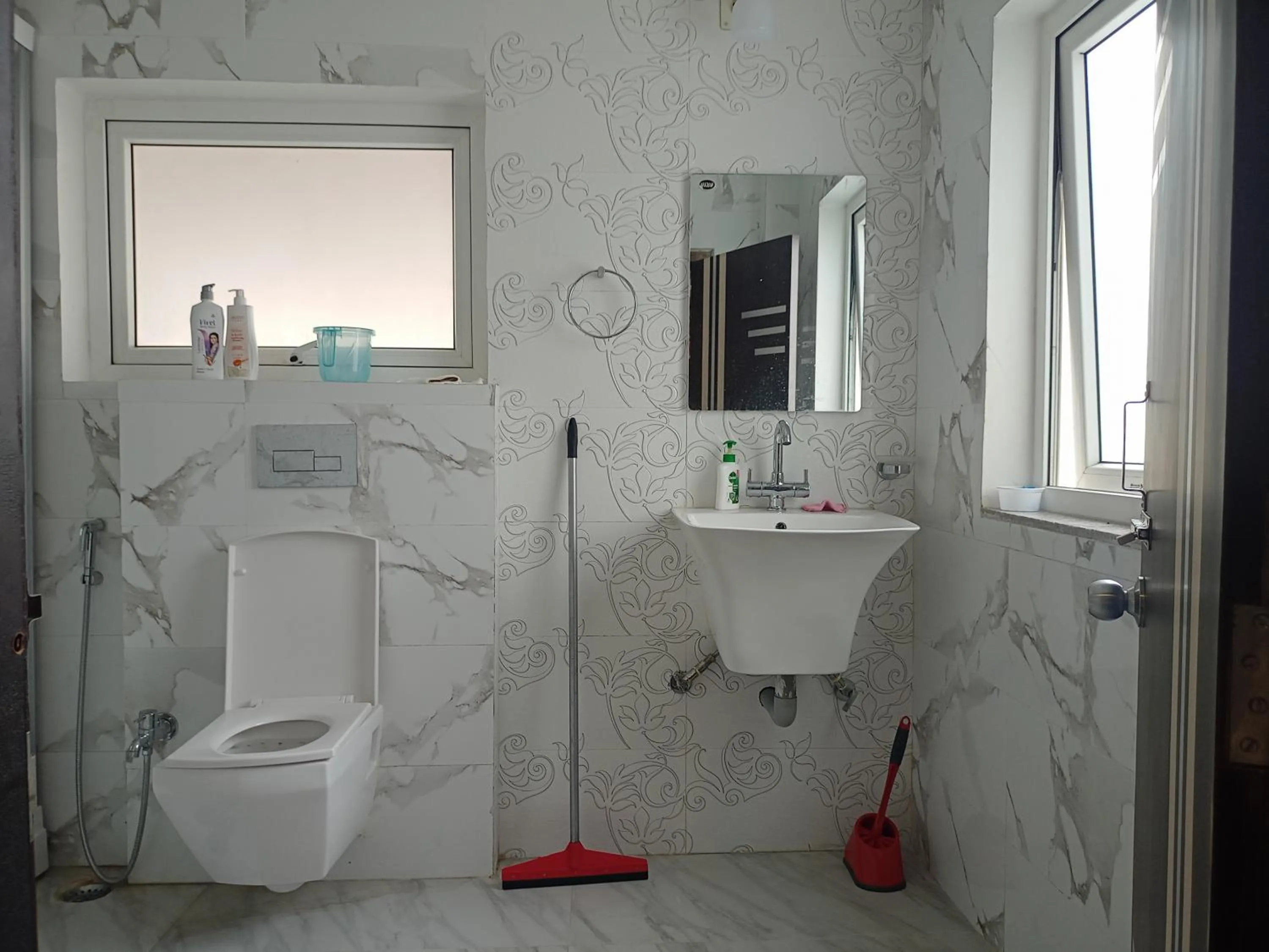 Shower in 7 Sisters Homestay