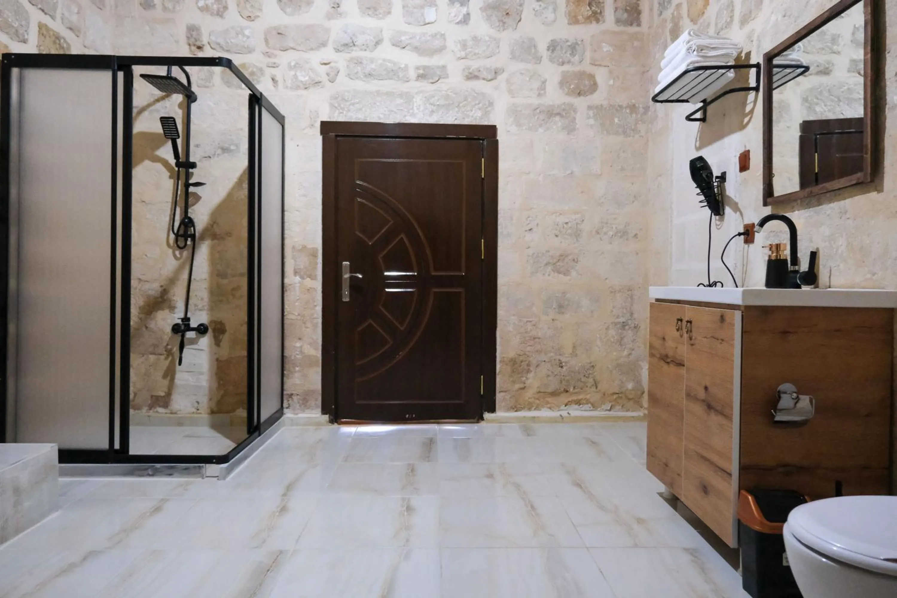 Shower in MİRSTONE TARİHİ KONAK