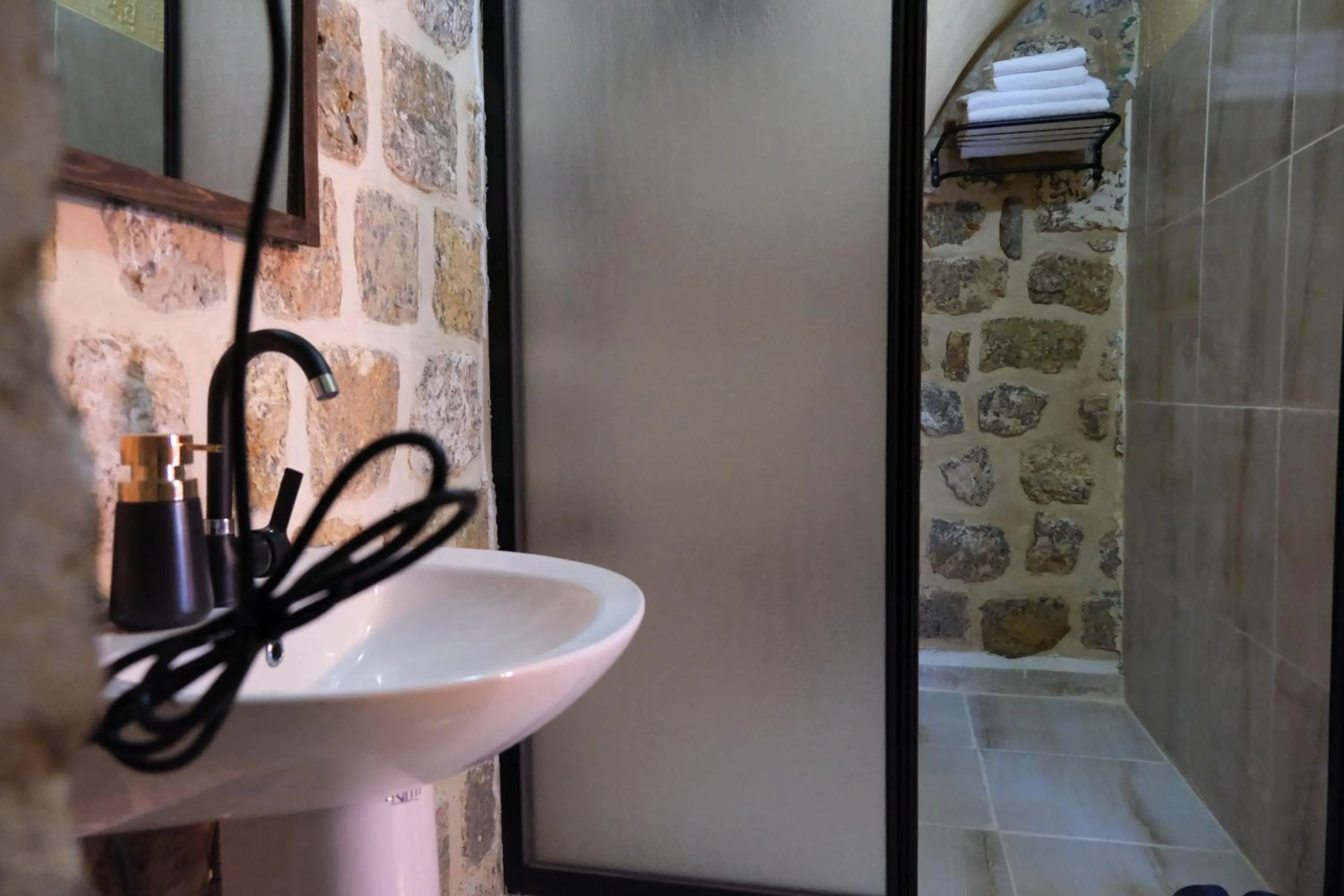 Shower in MİRSTONE TARİHİ KONAK