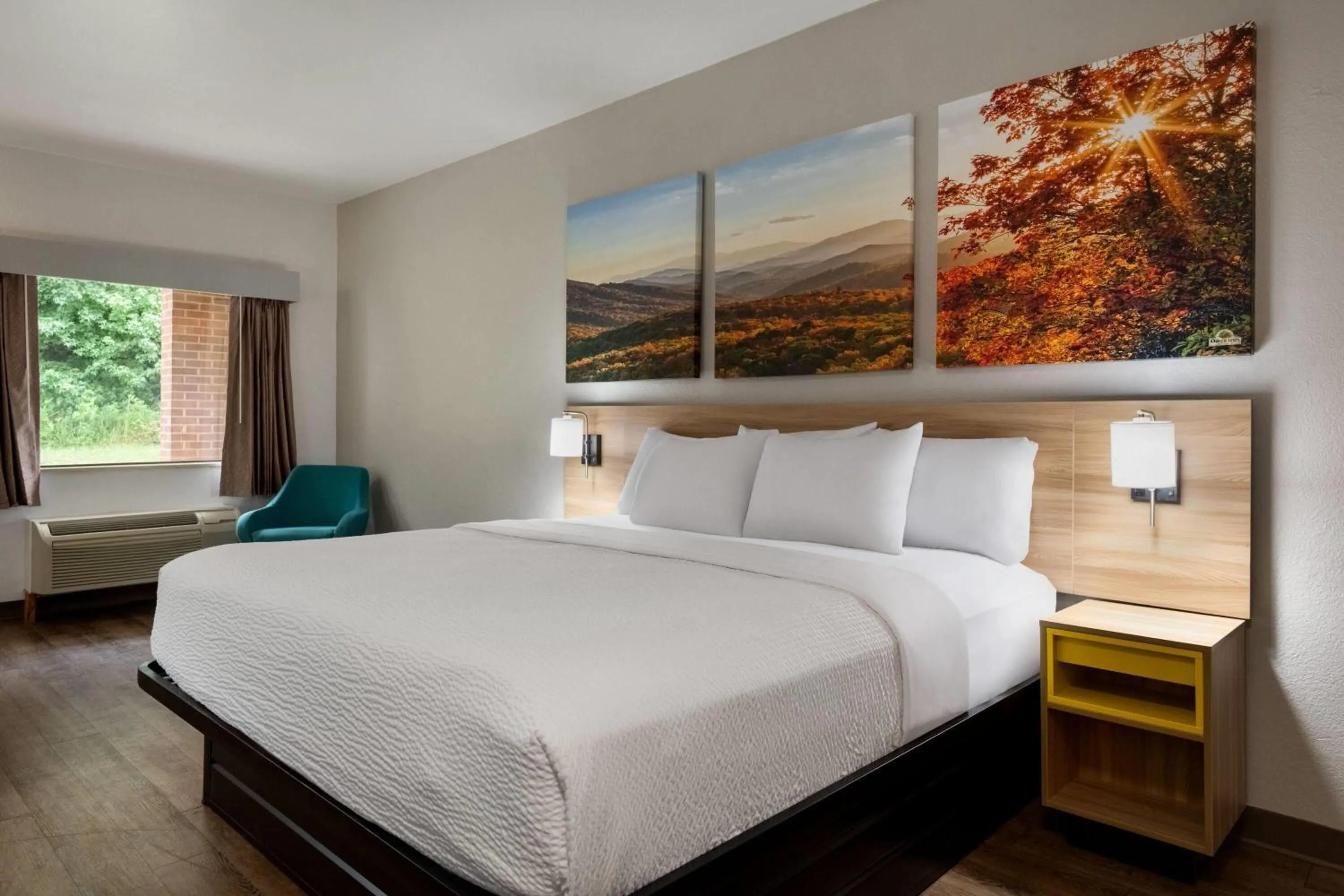 Photo of the whole room, Bed in Days Inn by Wyndham Lexington