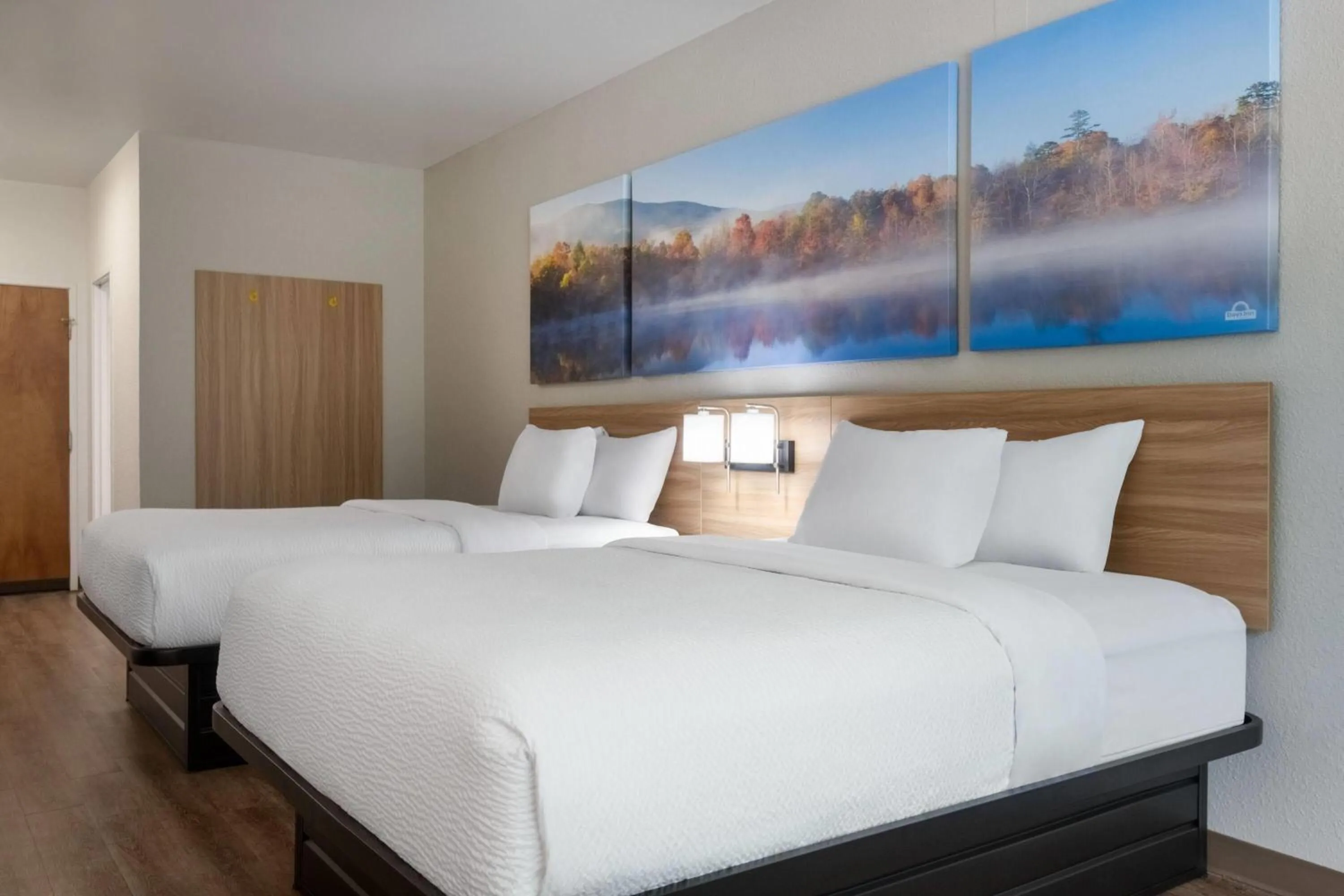 Photo of the whole room, Bed in Days Inn by Wyndham Lexington