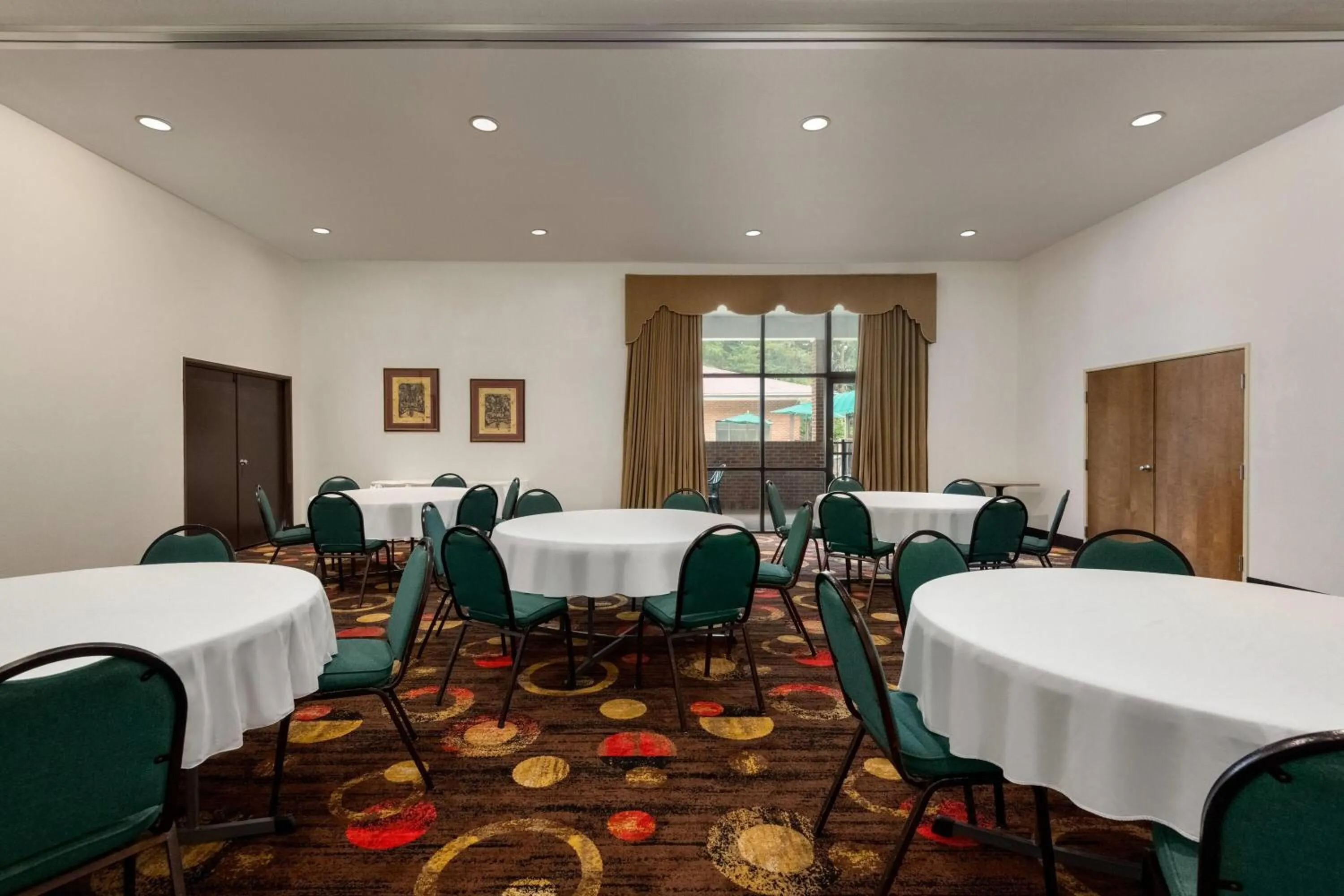 Meeting/conference room in Days Inn by Wyndham Lexington