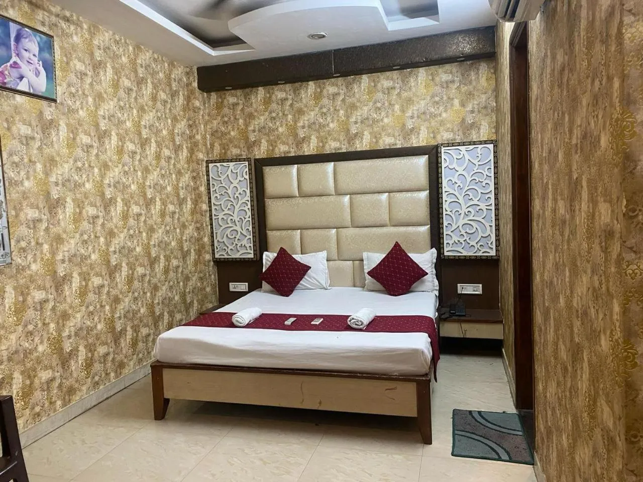 Photo of the whole room, Bed in HOTEL ROBIN