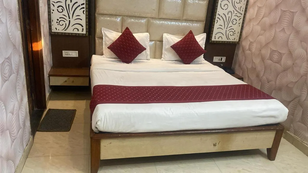 Photo of the whole room, Bed in HOTEL ROBIN