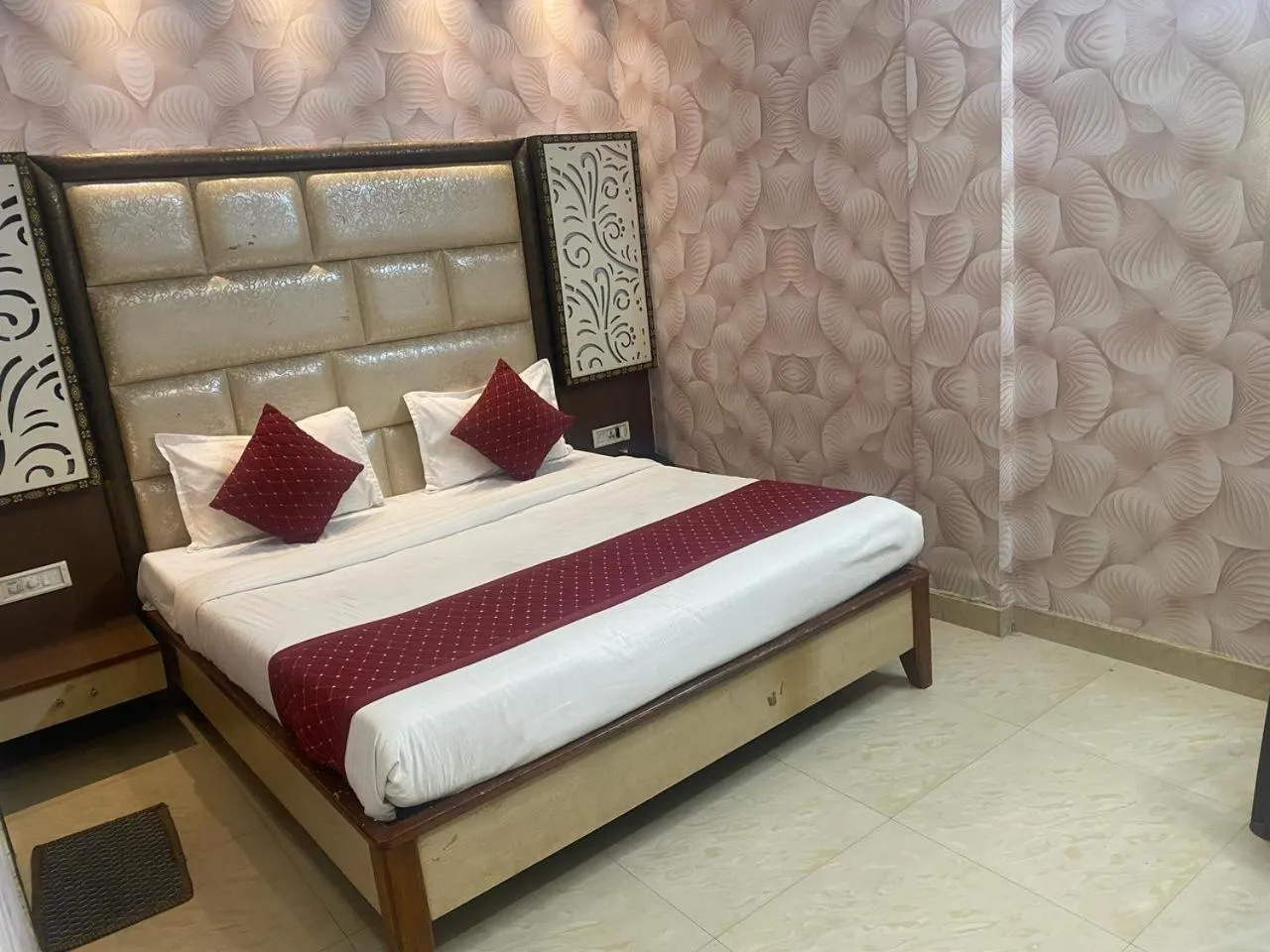 Photo of the whole room, Bed in HOTEL ROBIN