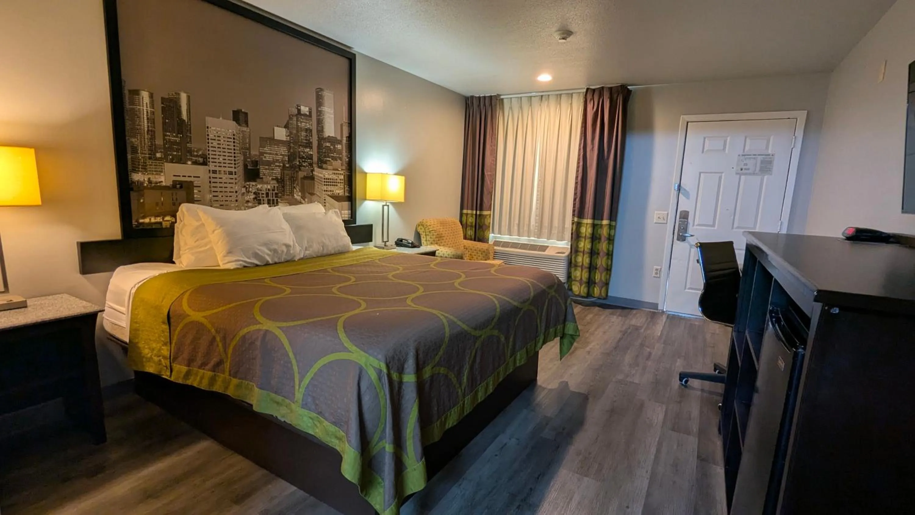 Bedroom in Super 8 by Wyndham Willowbrook Houston