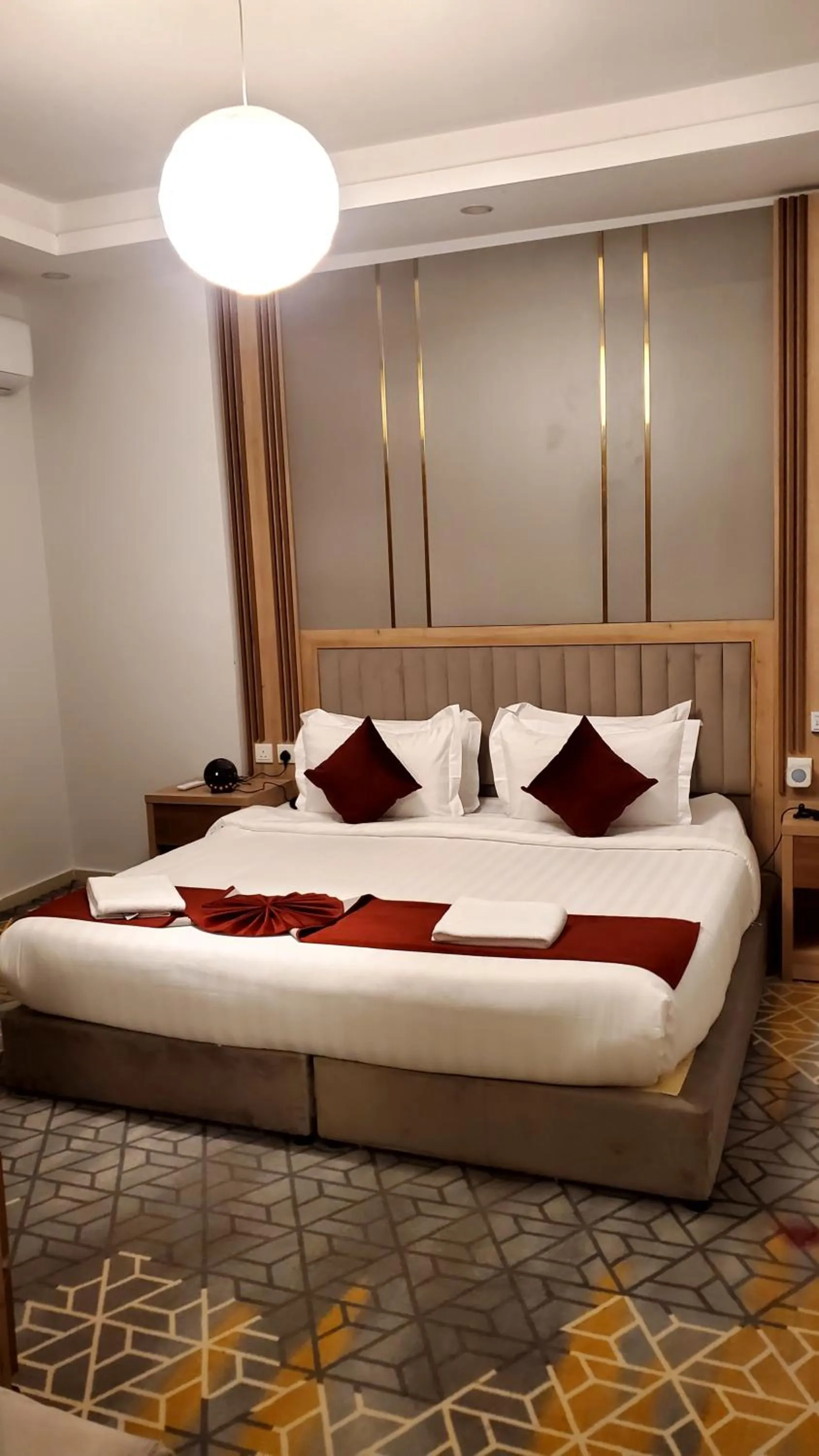 Bedroom, Bed in GOLDEN NEW UMU ALQURAA Hotel
