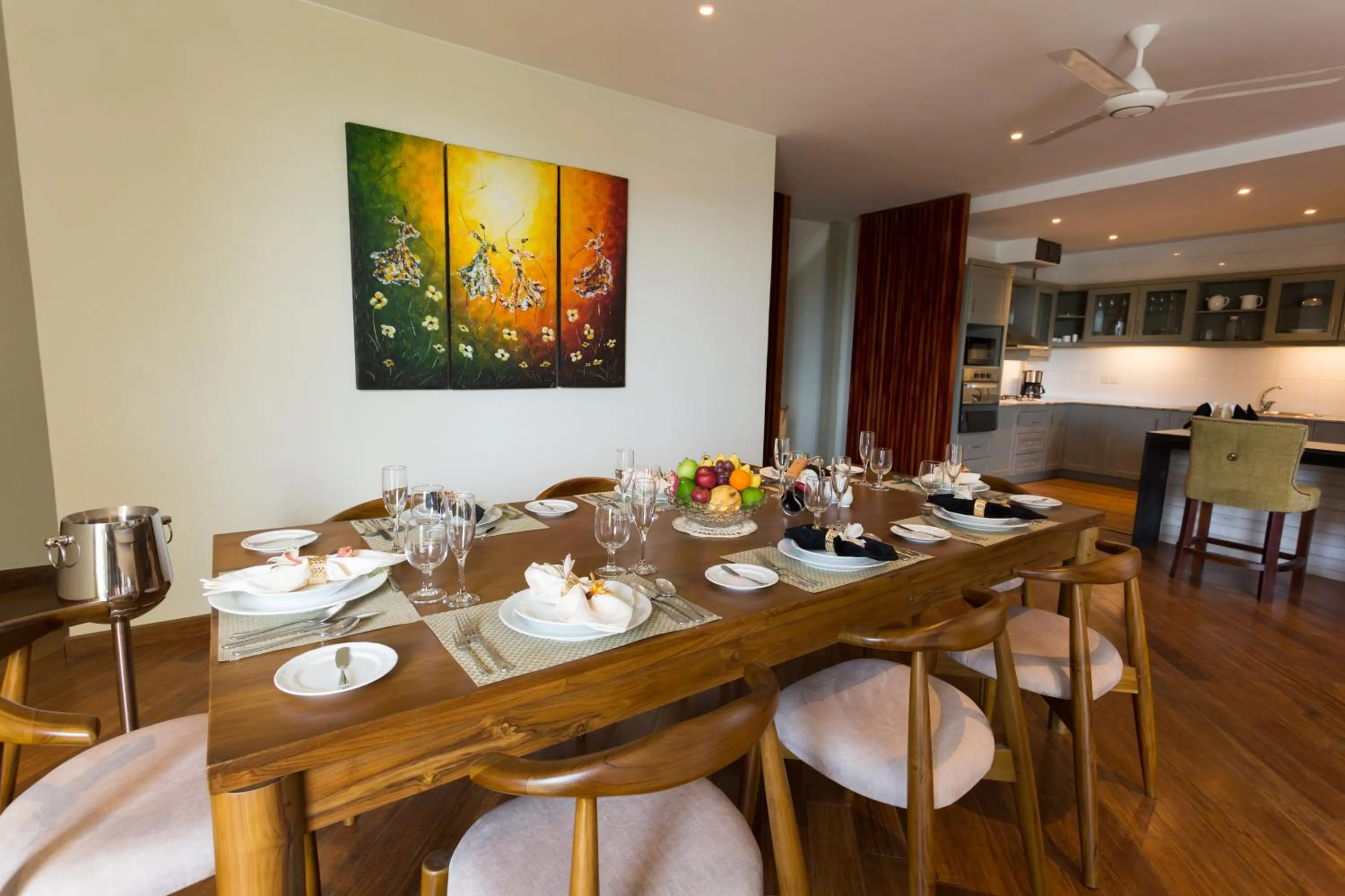 Restaurant/places to eat in Serene Villa 38