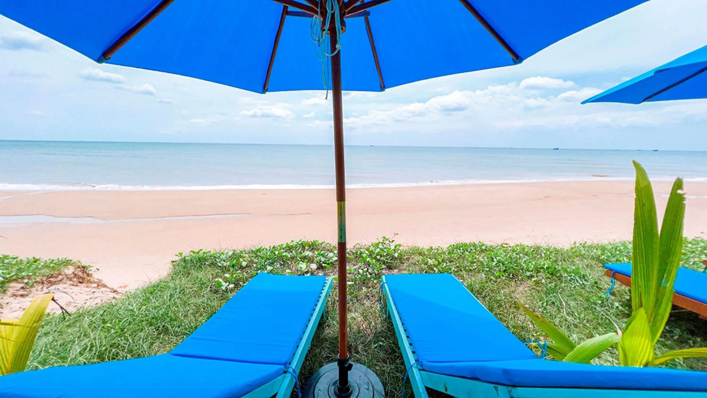 Beach in Me bungalow beach resort