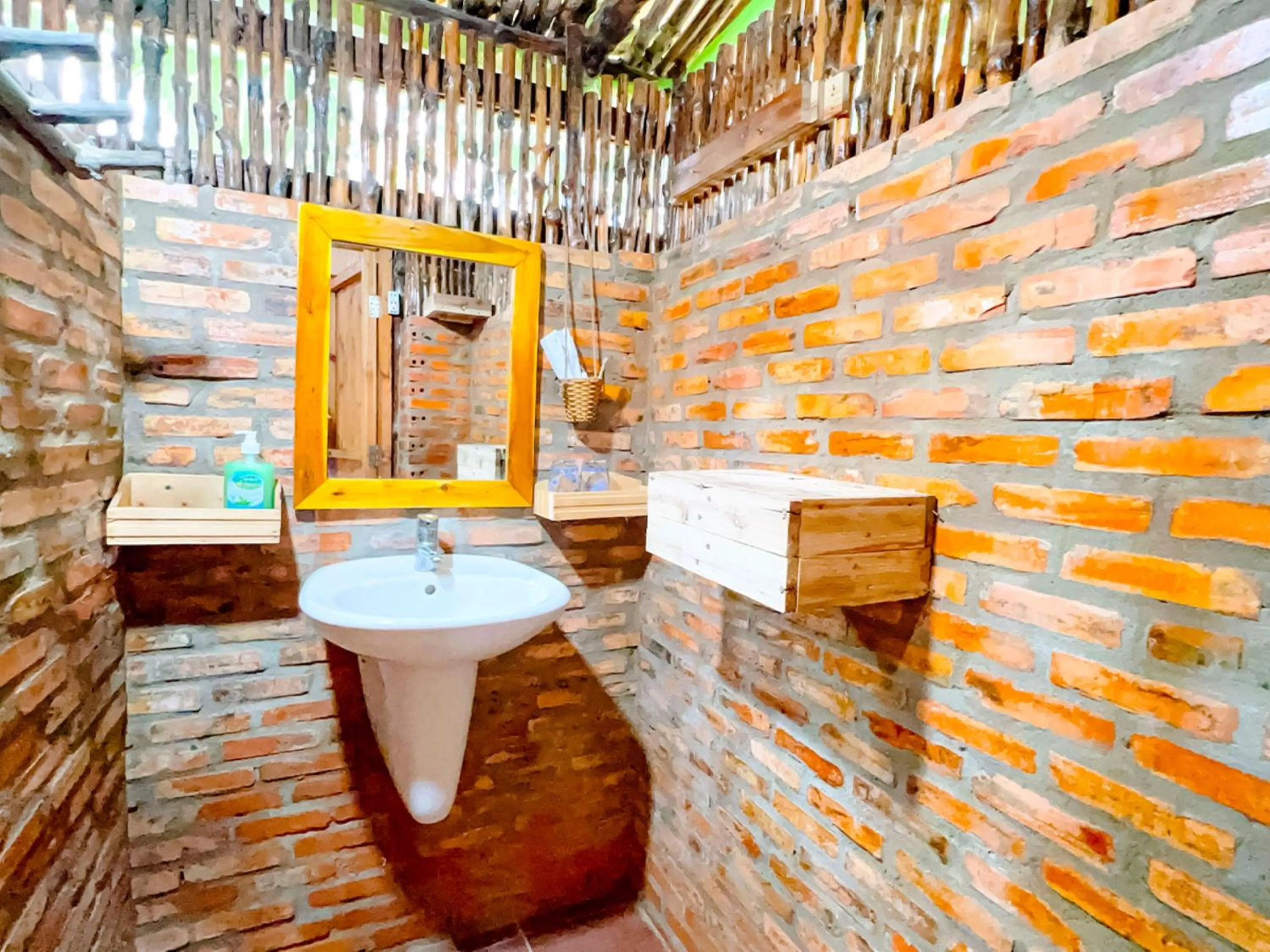 Bathroom in Me bungalow beach resort