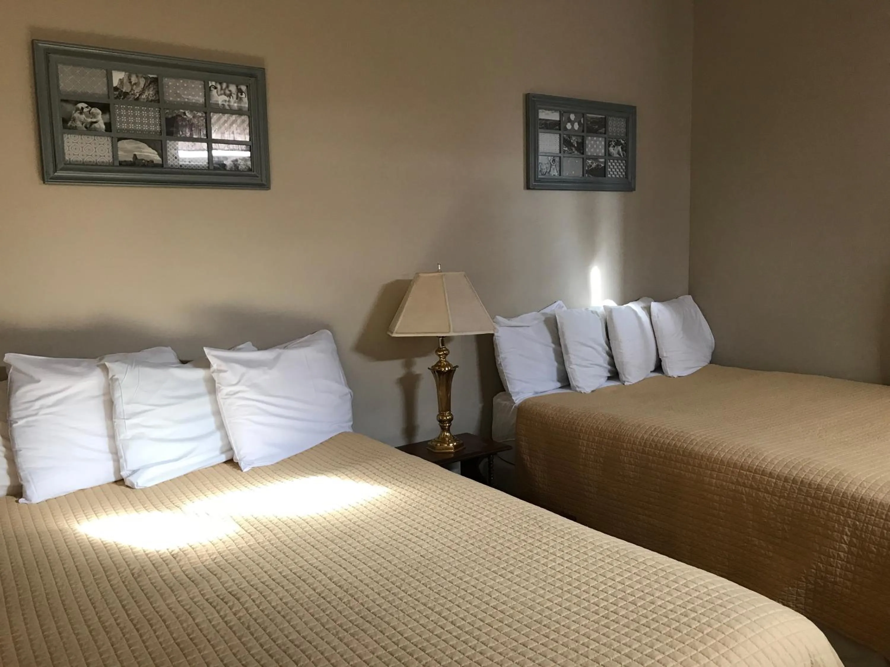 Bed in Riverside Hot Springs Inn & Spa - Adults Only