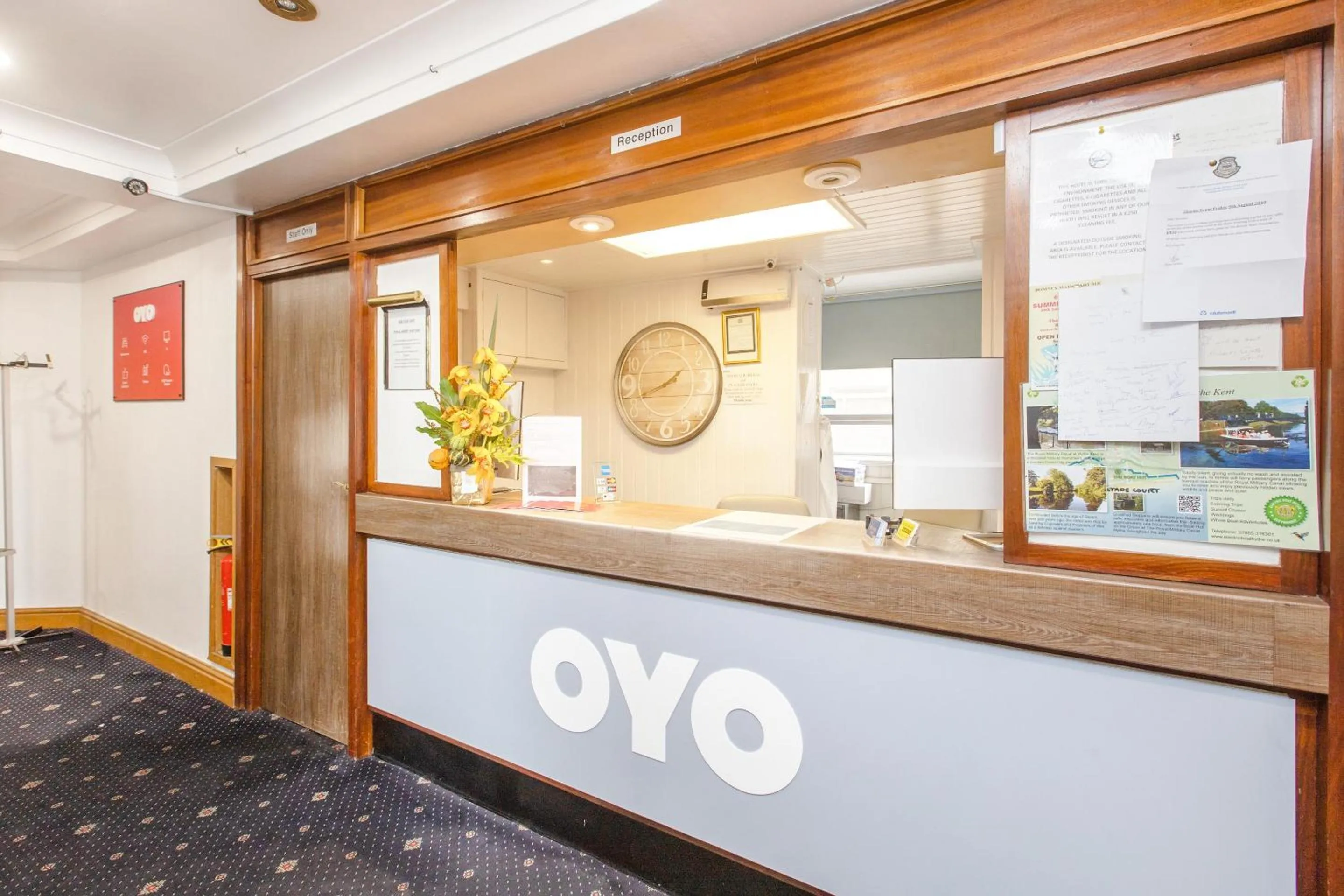 Lobby or reception in OYO Stade Court Hotel