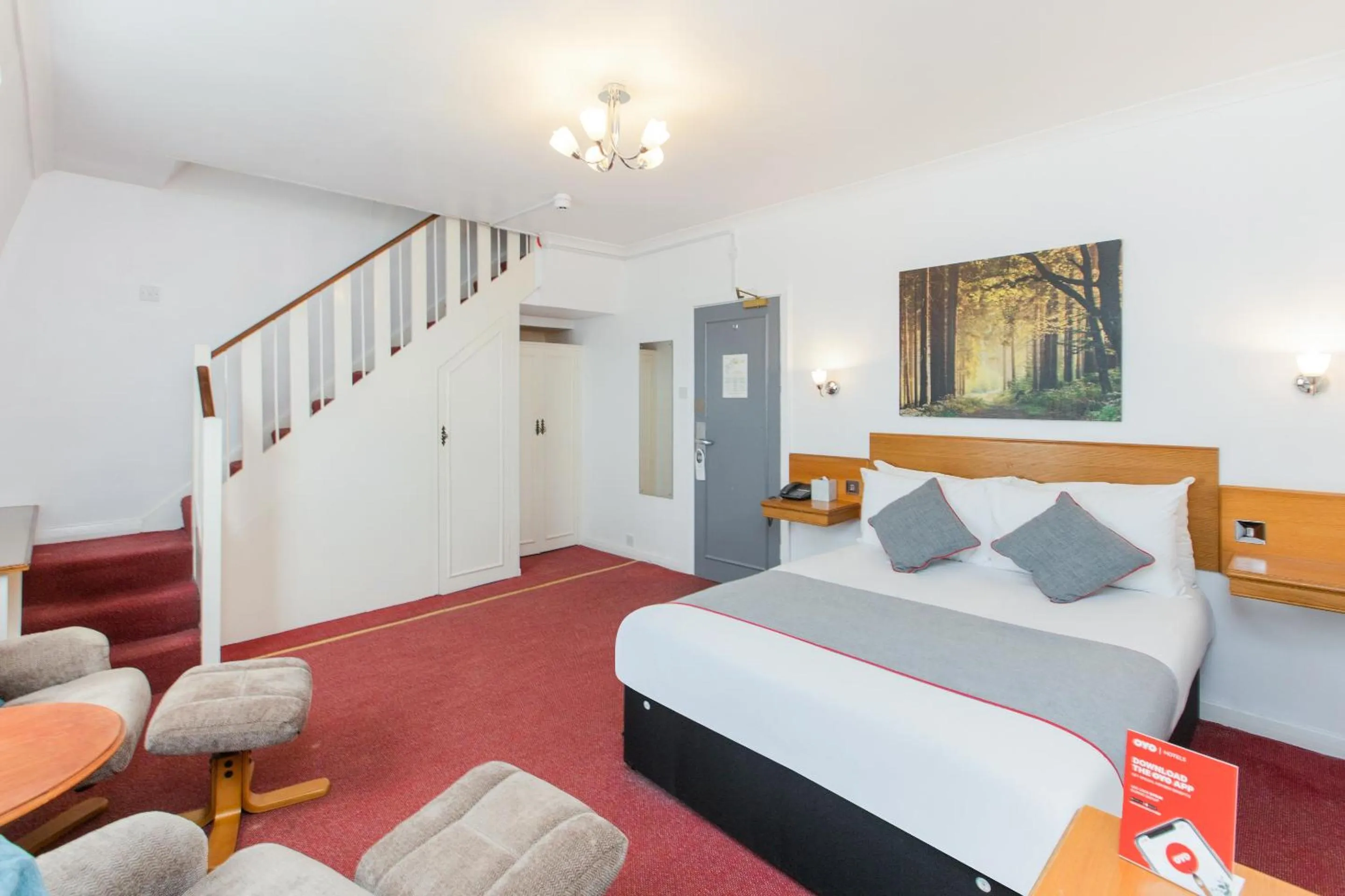 Bedroom, Bed in OYO Stade Court Hotel