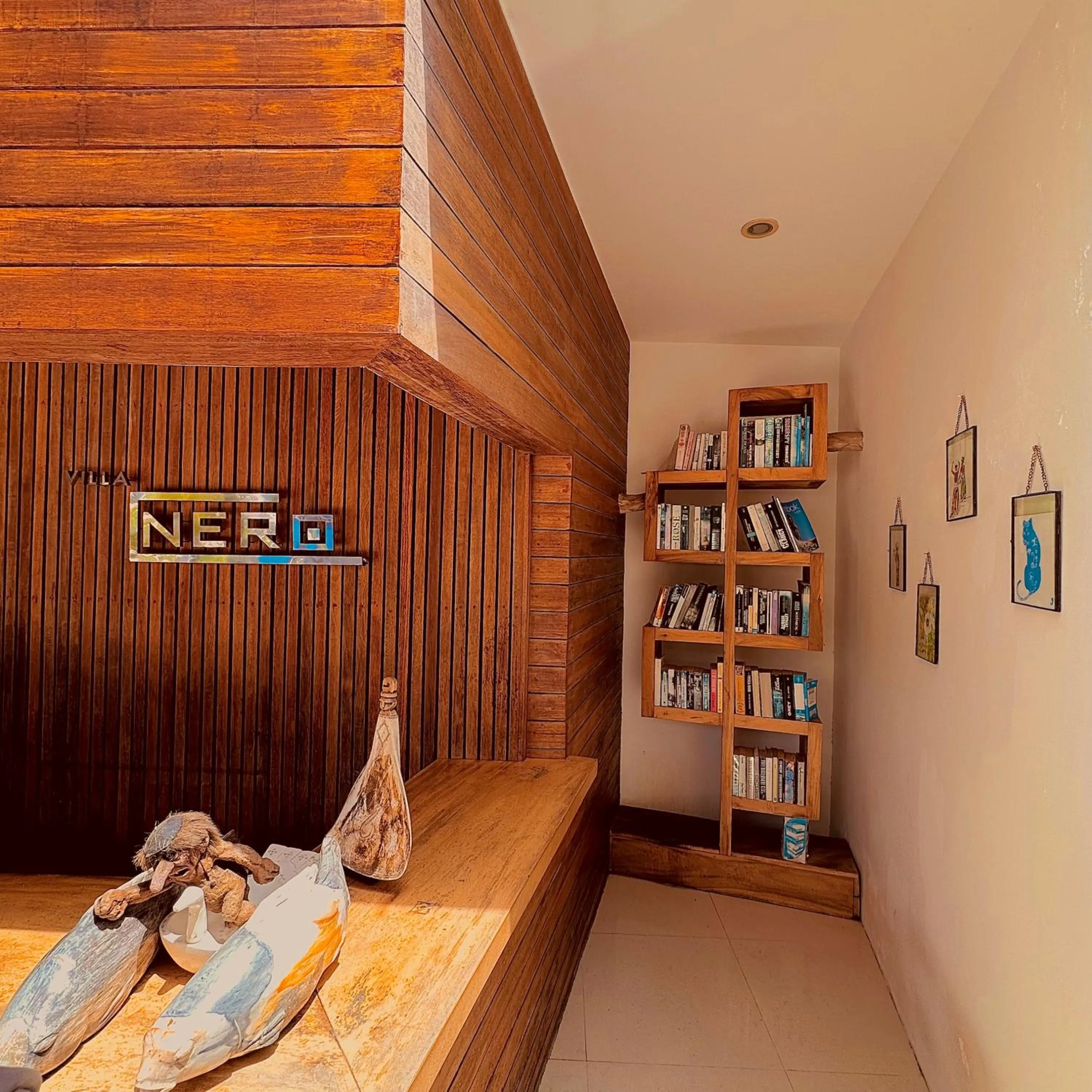 Library in Villa Nero