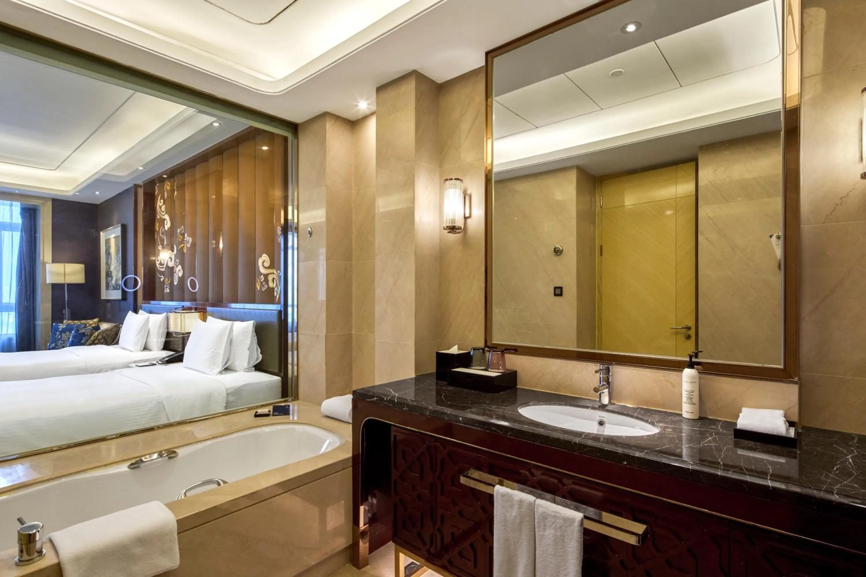 Bathroom, Bed in Wanda Realm Yinchuan
