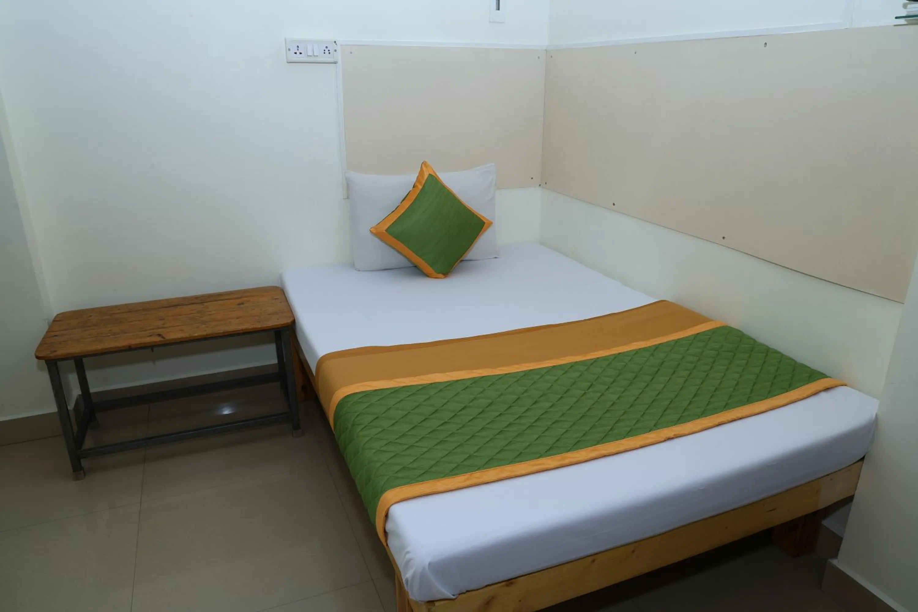 Bedroom, Bed in Royal Green Accommodation Chennai Airport