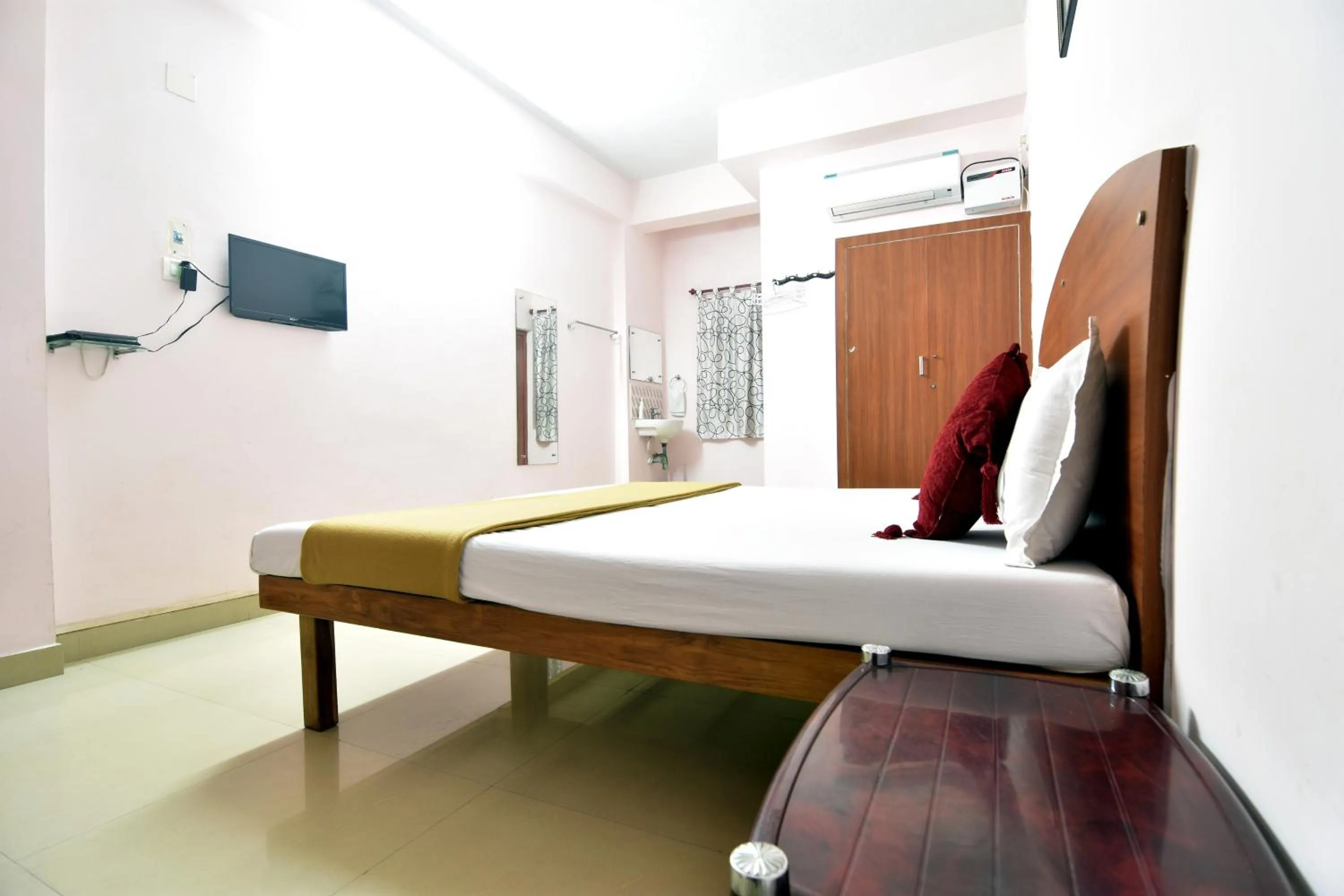 Bedroom, Bed in Royal Green Accommodation Chennai Airport