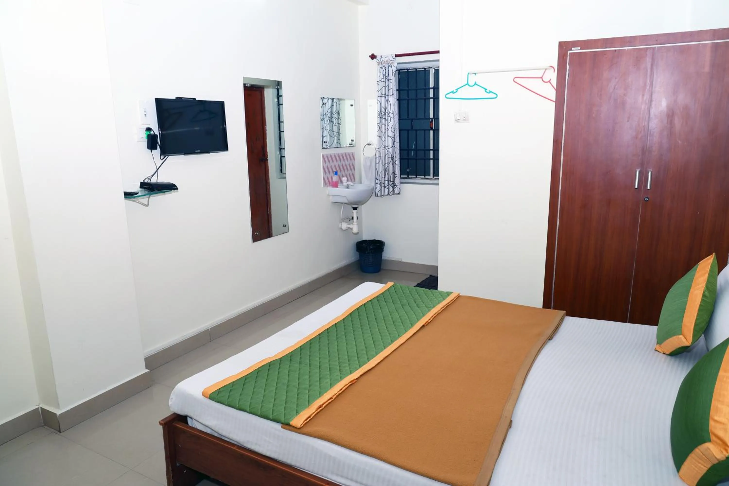 Bedroom, Bed in Royal Green Accommodation Chennai Airport