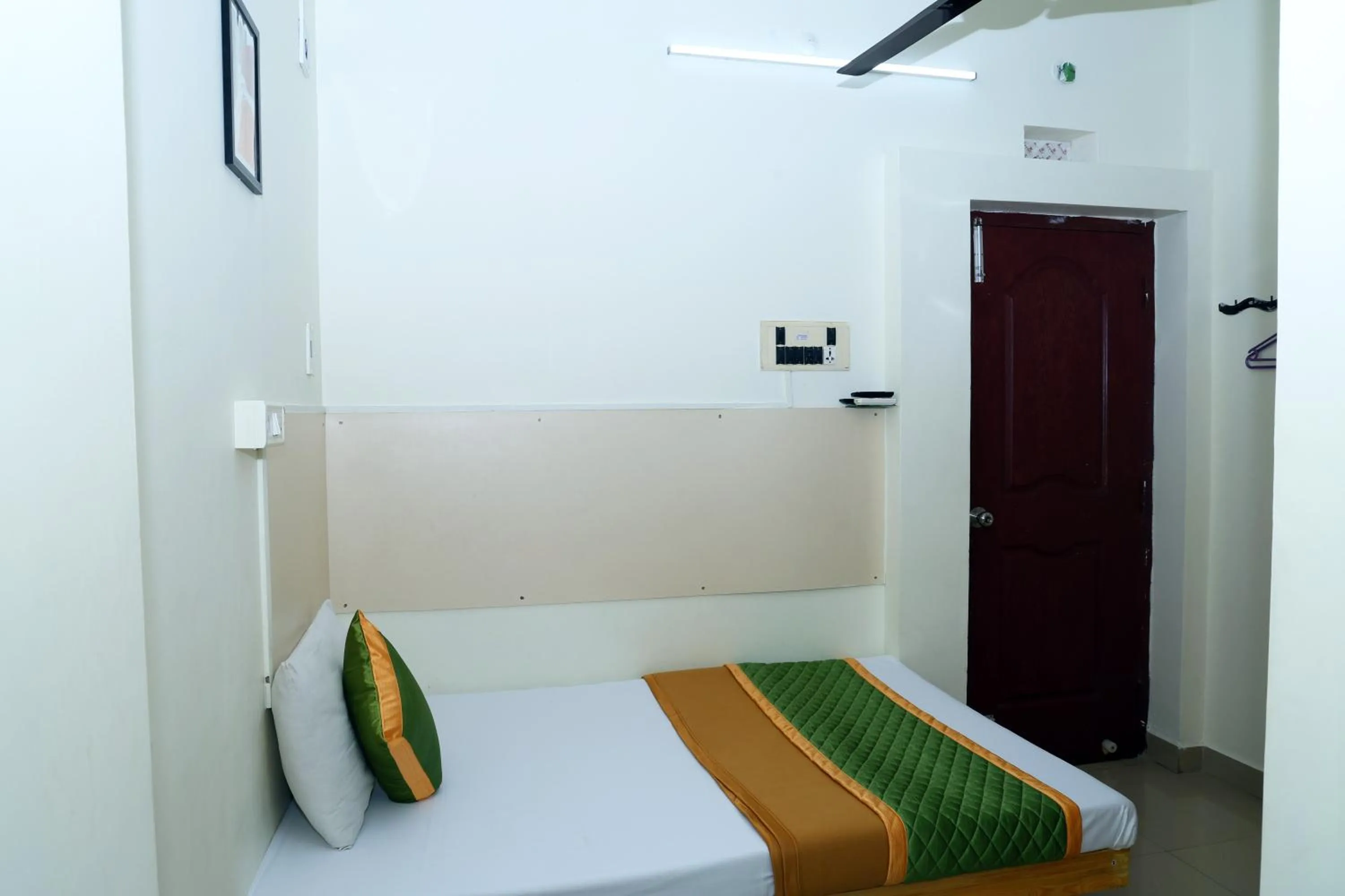 Bedroom, Bed in Royal Green Accommodation Chennai Airport