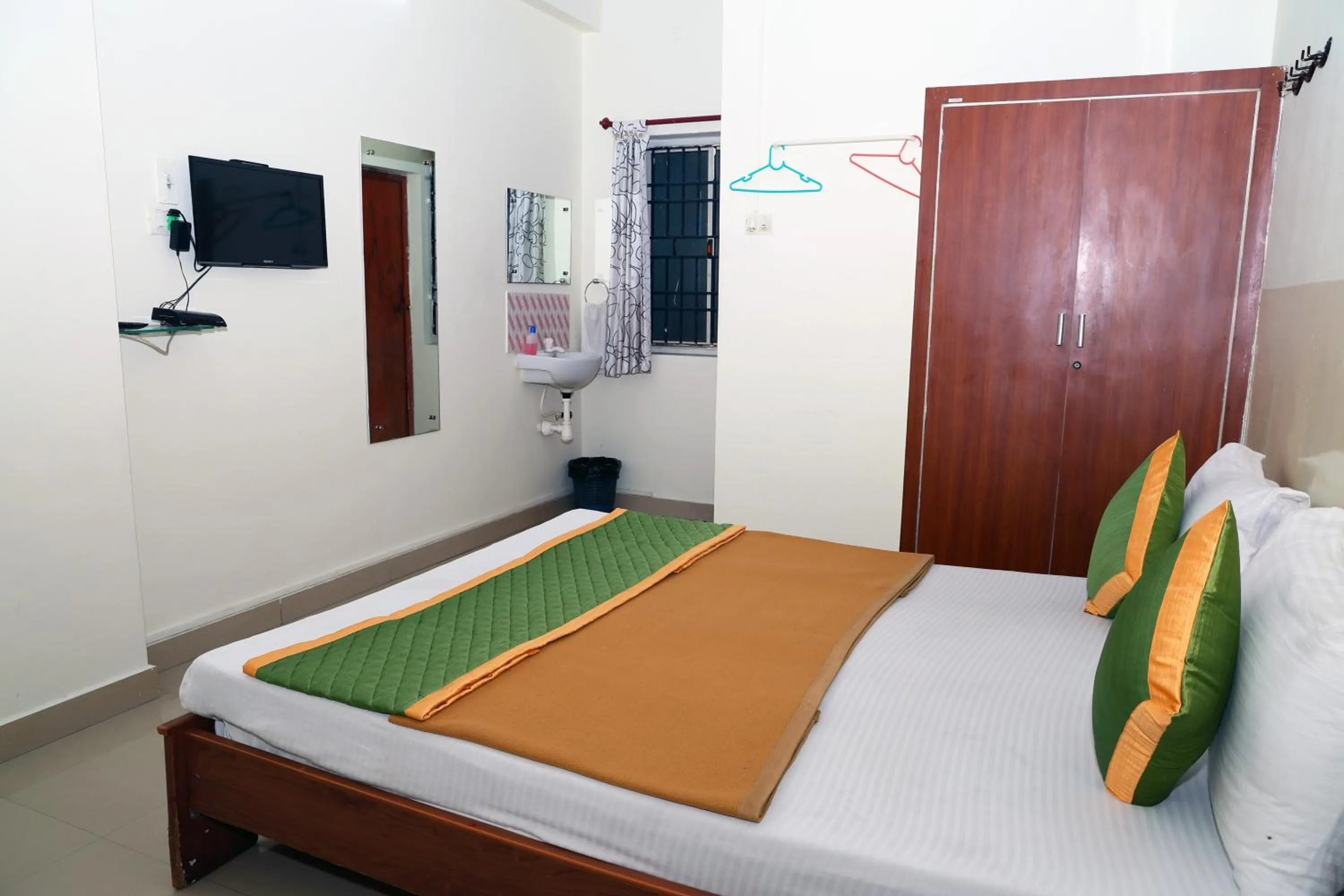 Bedroom, Bed in Royal Green Accommodation Chennai Airport