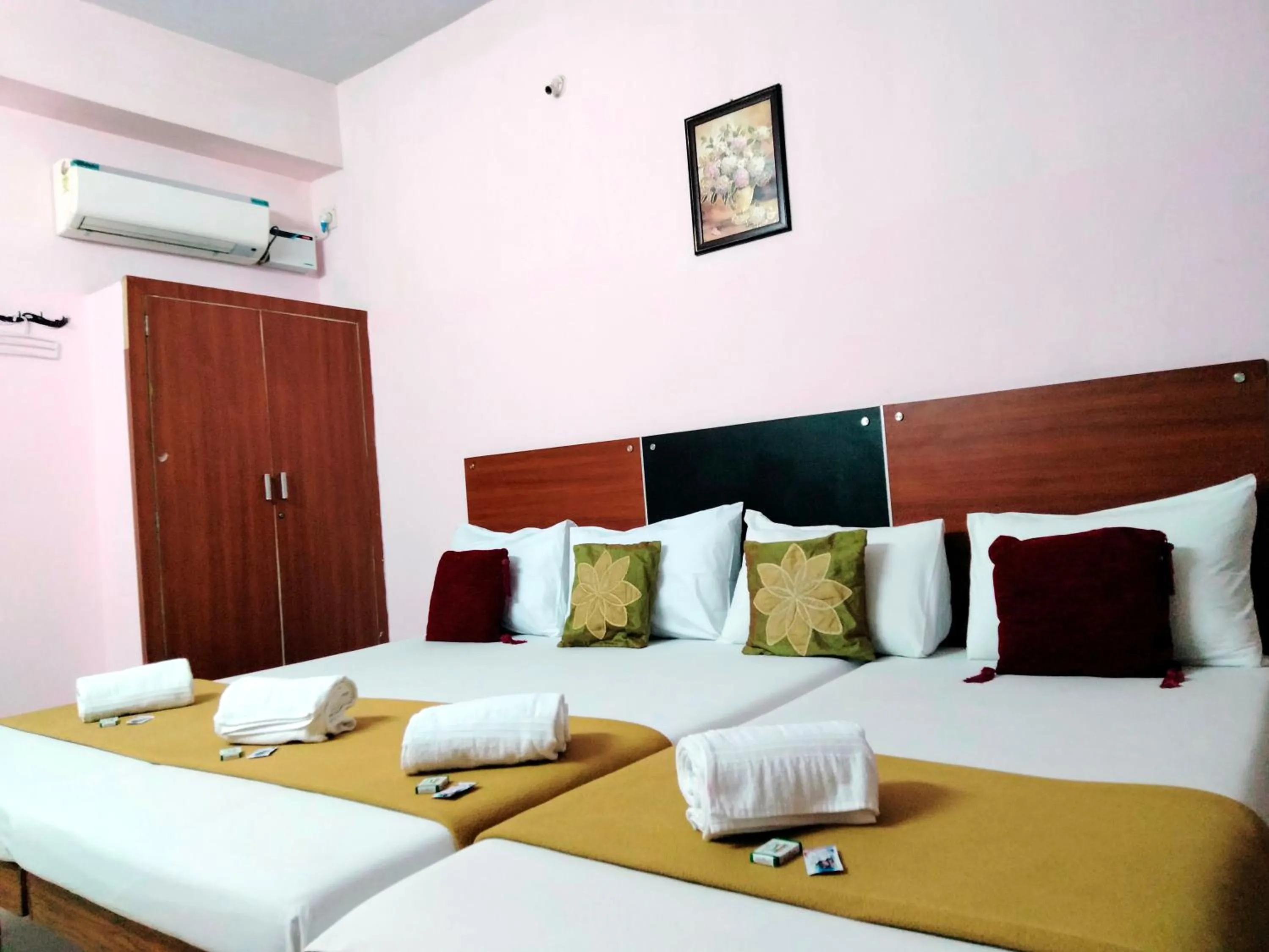 Bedroom, Bed in Royal Green Accommodation Chennai Airport
