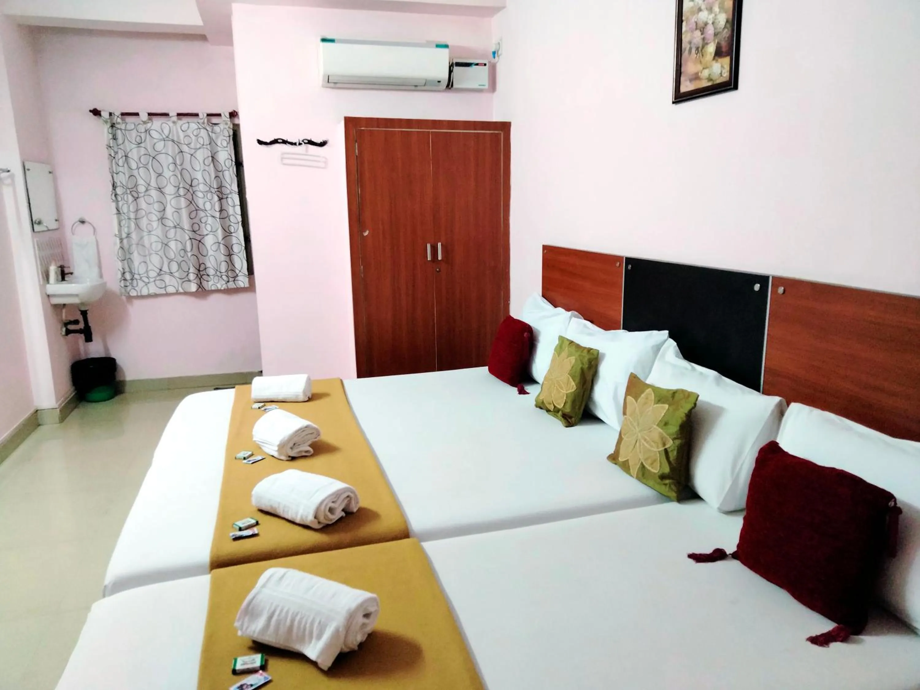 Bedroom, Bed in Royal Green Accommodation Chennai Airport
