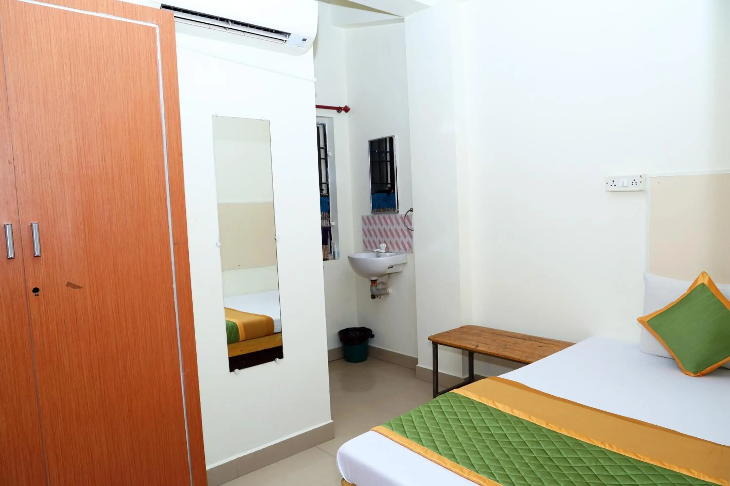 Superior Single Room in Royal Green Accommodation Chennai Airport Superior Single Room in Royal Green Accommodation Chennai Airport