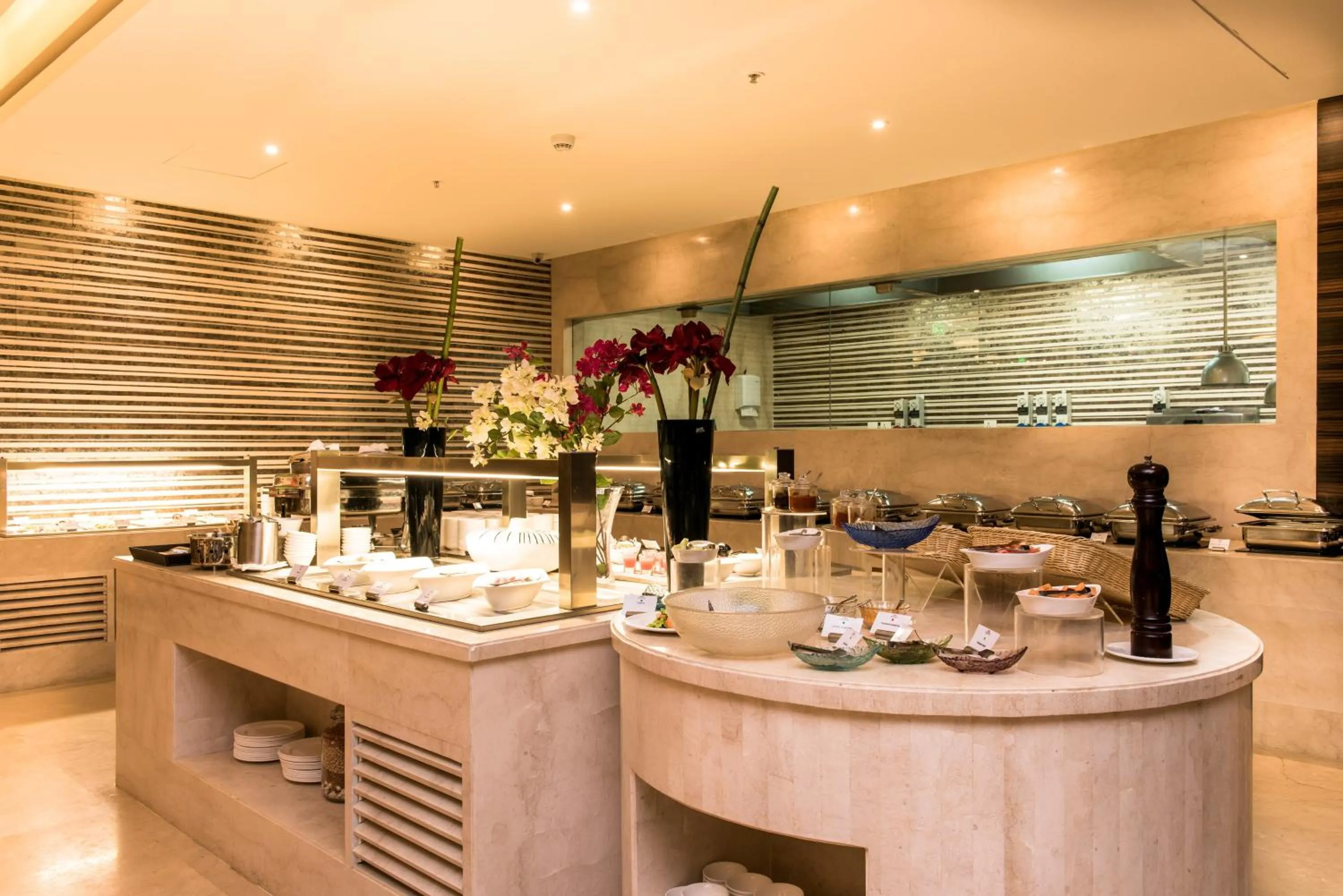 Restaurant/places to eat in Howard Johnson By Wyndham, Hebbal, Bengaluru