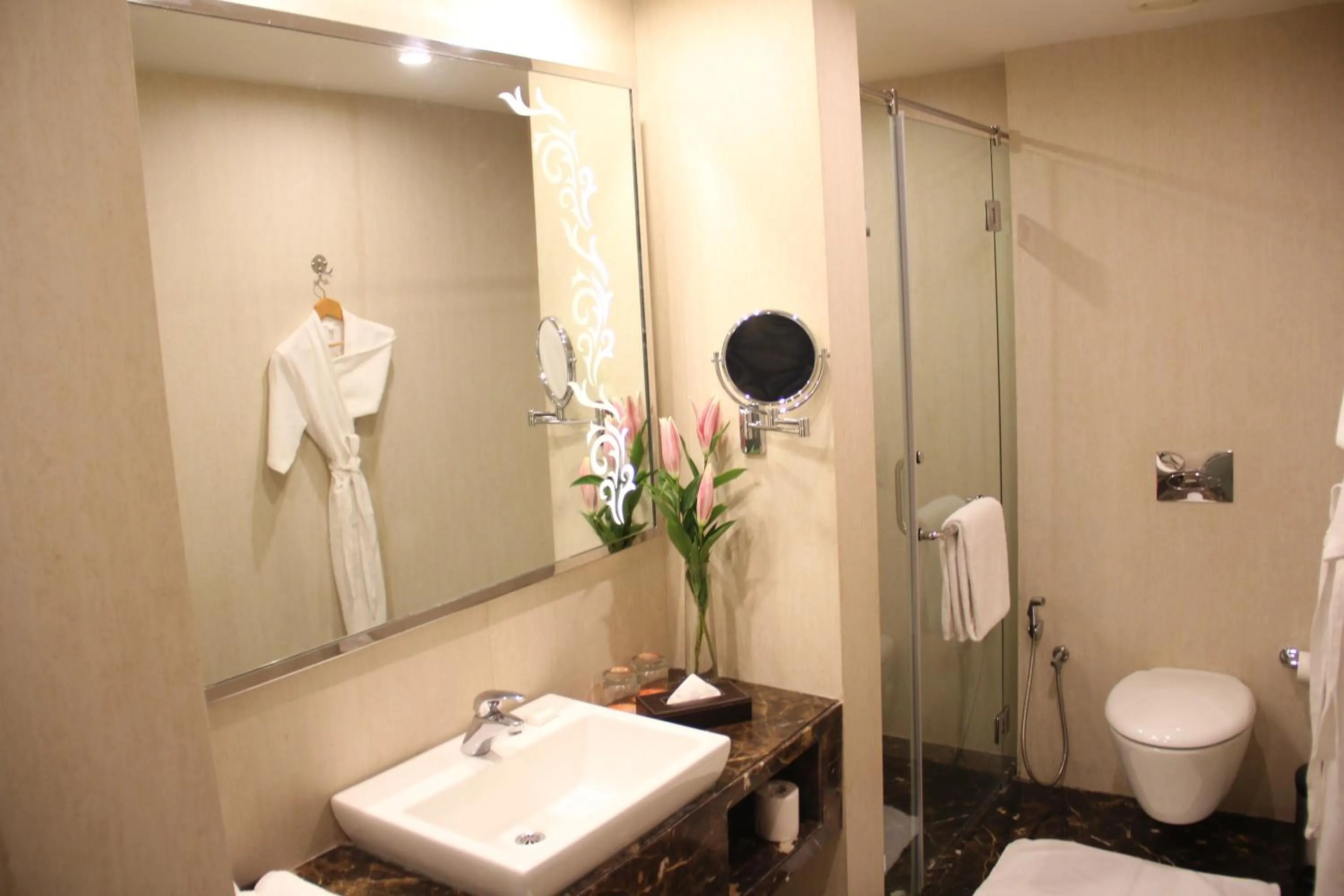 Toilet in Howard Johnson By Wyndham, Hebbal, Bengaluru