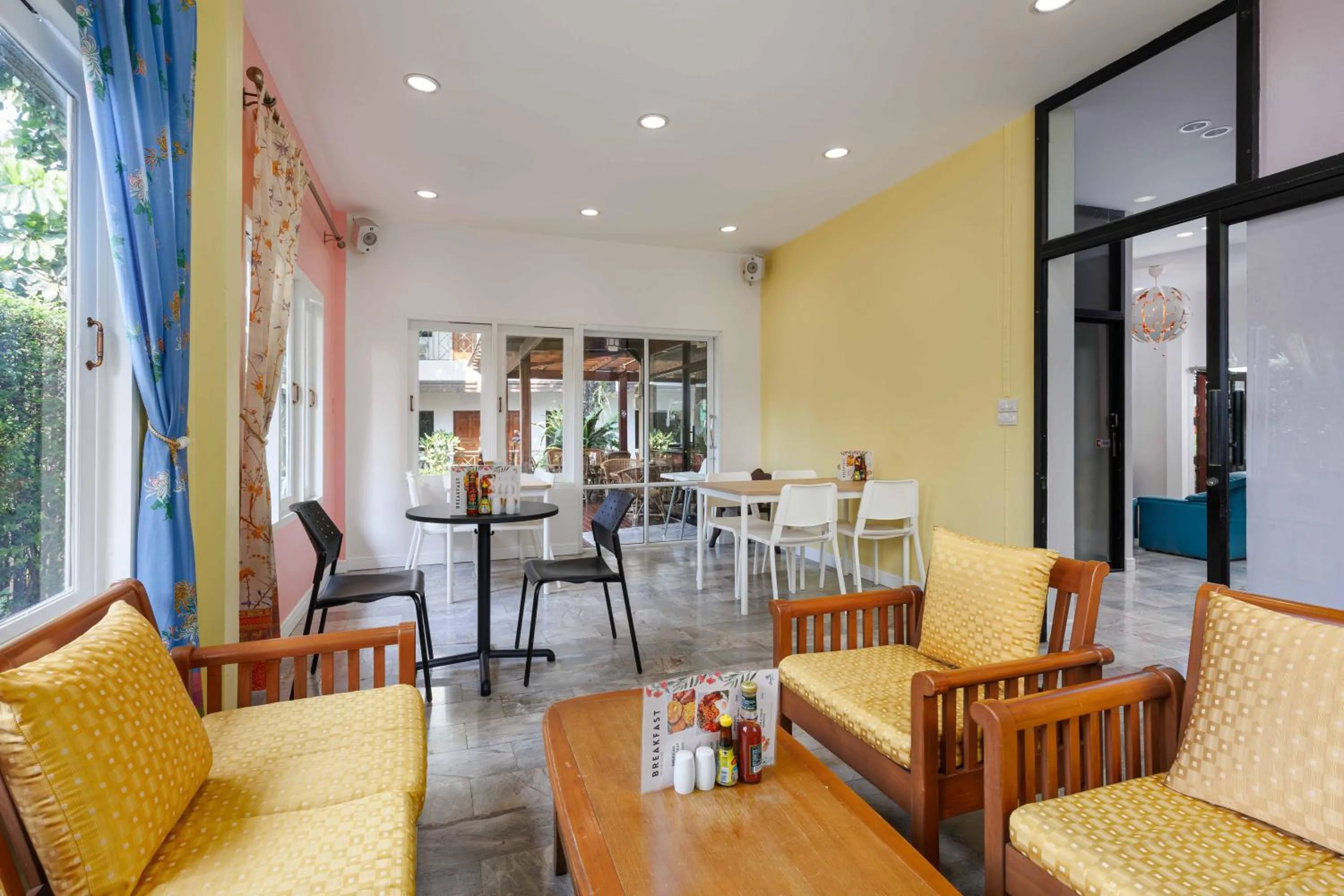 Dining area in Charlie House Pin Klao