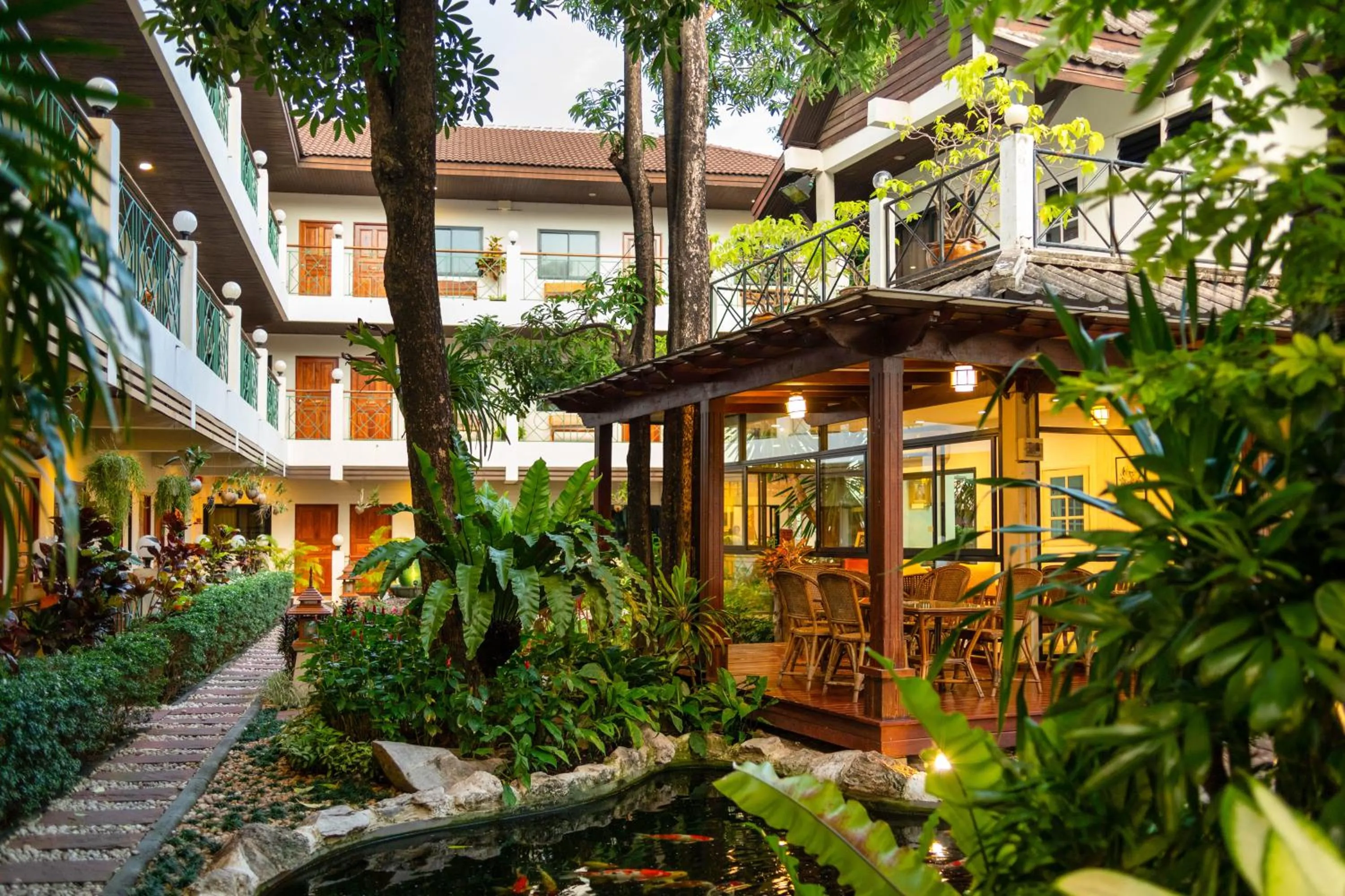 Property building in Charlie House Pin Klao