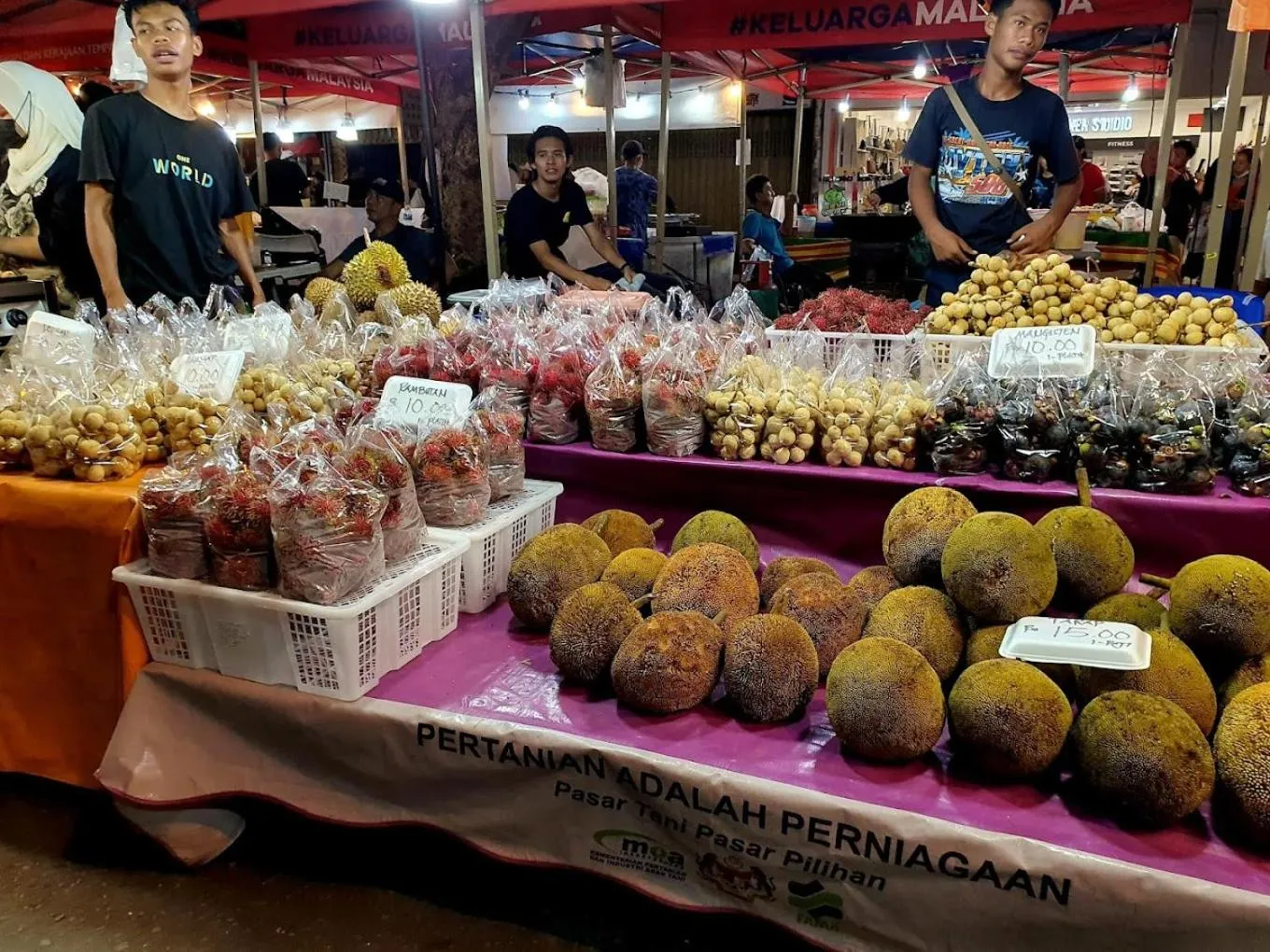 Restaurant/places to eat in Stanton Gaya Hotel